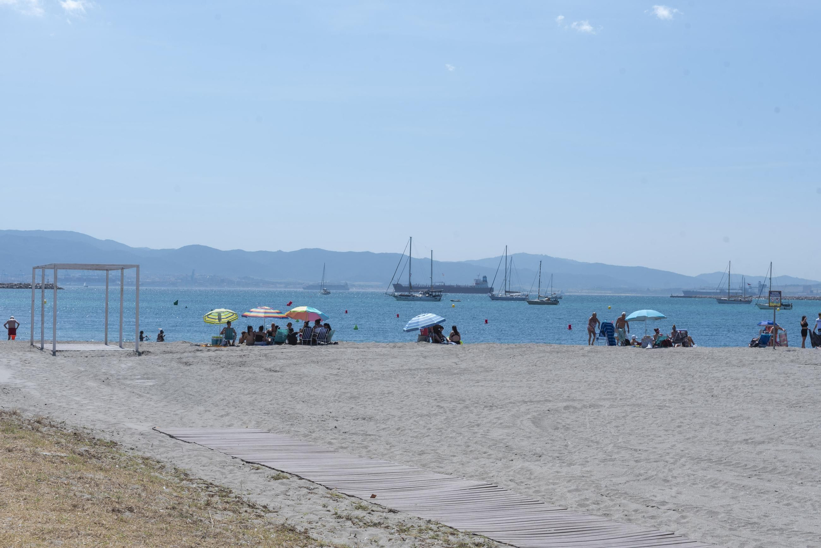 Acceso a una playa en La Línea.
