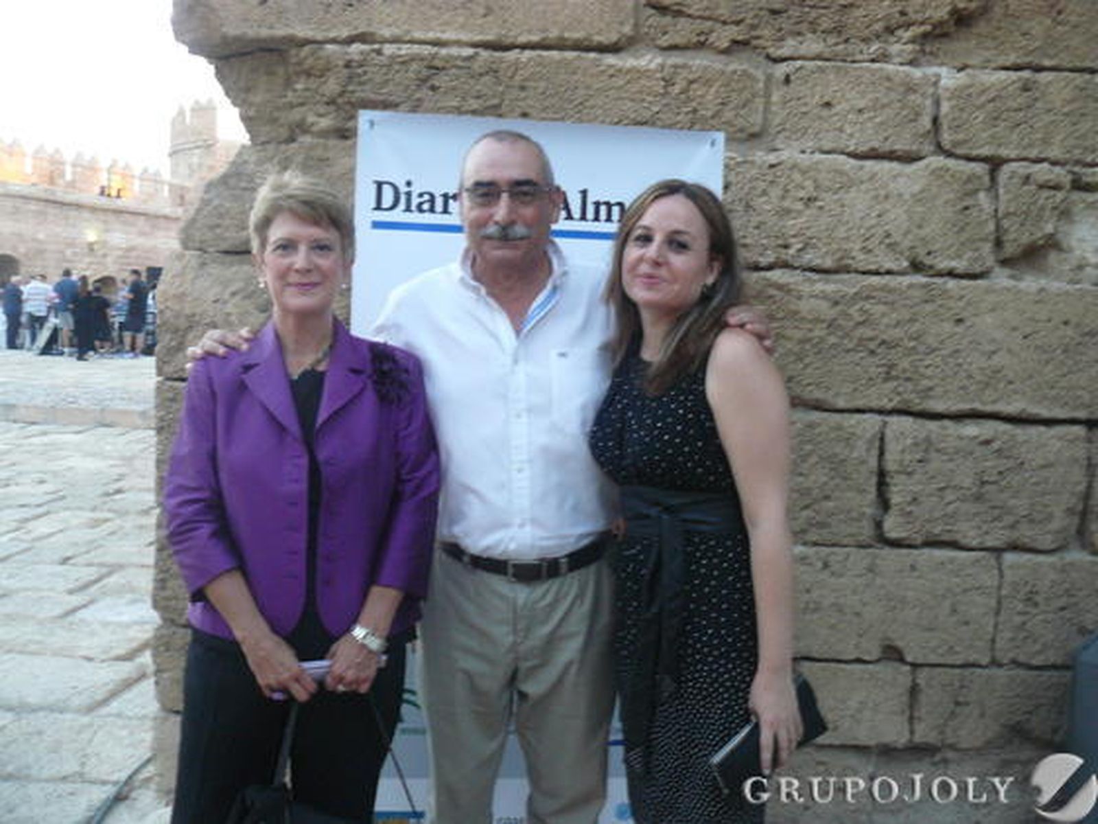 La diputada (PSOE) Consuelo Rumí y Clemente Morales y Mari Carmen Núñez del PSOE de Almería./ Rafael González y Ricardo García