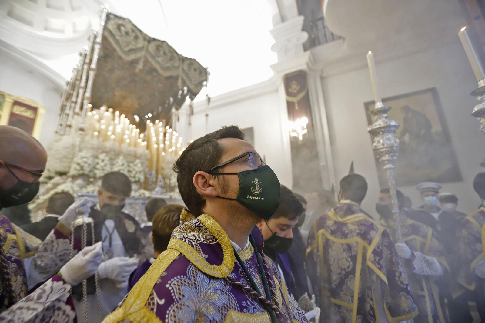 Imágenes de la estación de penitencia de la Hermandad de La Esperanza de Huelva