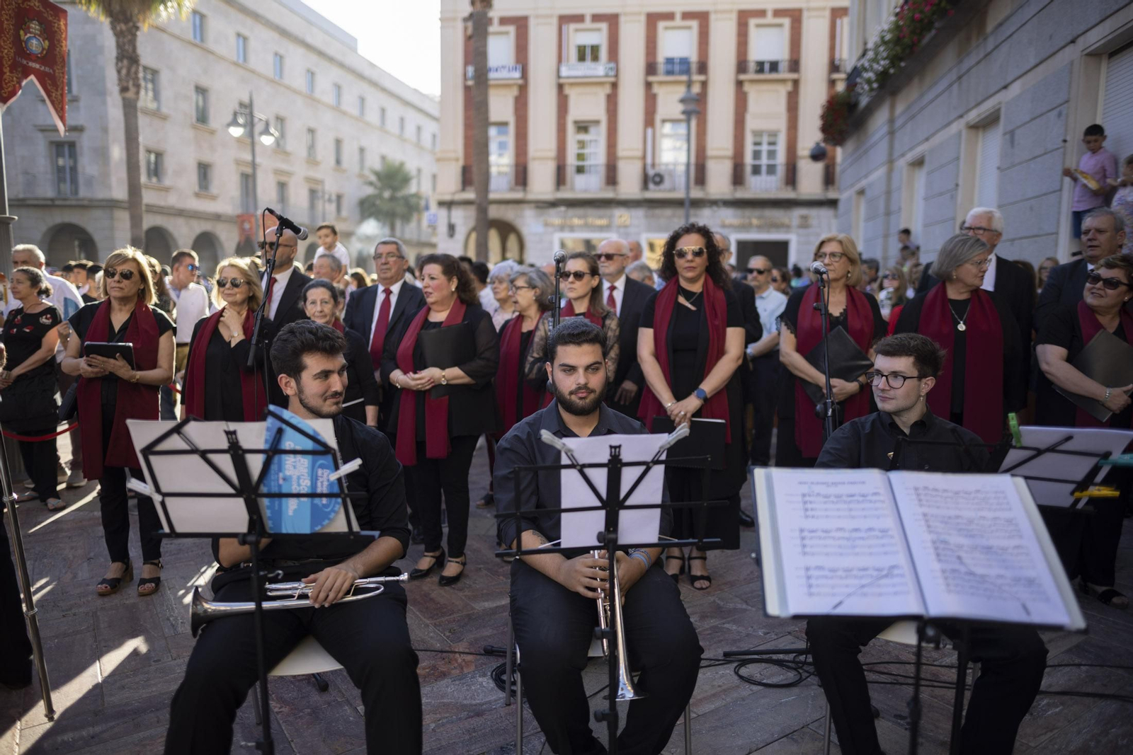 Imágenes de la salida extraordinaria de La Borriquita por las calles de Huelva