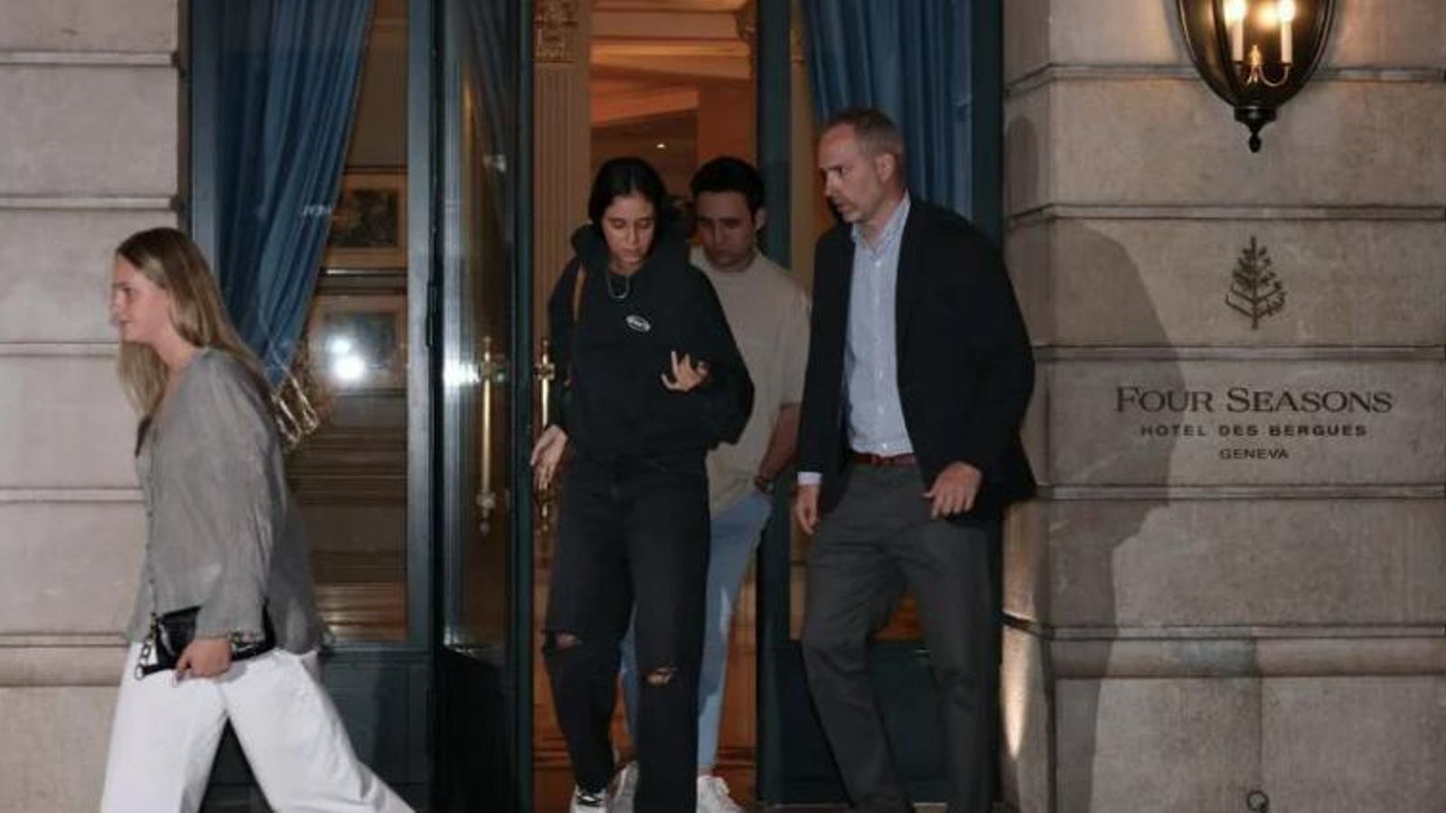 Victoria Federica saliendo de un hotel