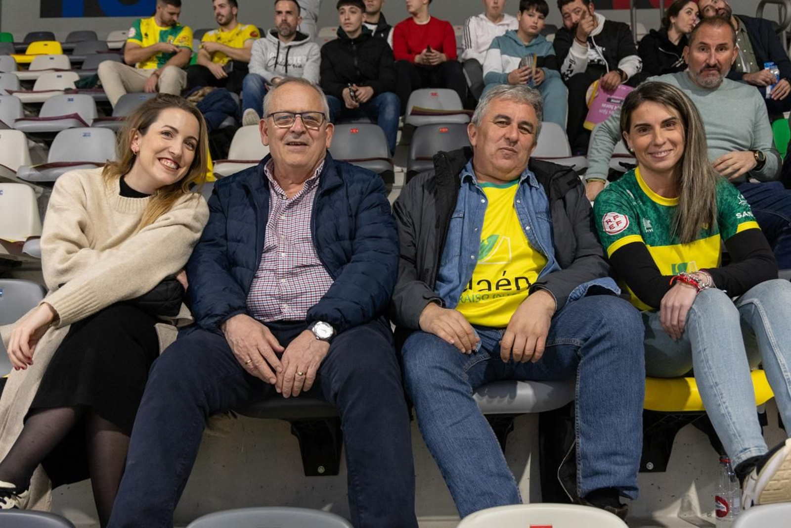 La fiesta amarilla en la goleada del Jaén FS al Barça, en imágenes