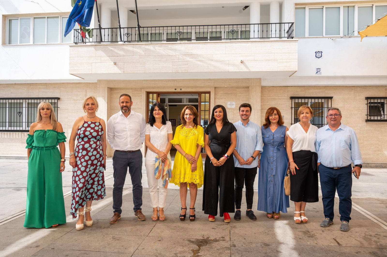 Silvia Calzón, junto a Loli Cañavate, Inma López Calahorro y el gobierno de Armilla
