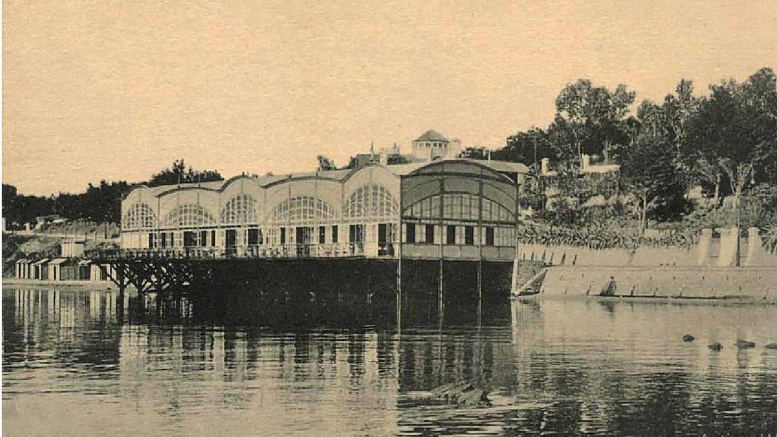 Postal editada en 1925 en la que el “Kursaal” aparece como “Club Náutico” de Algeciras.