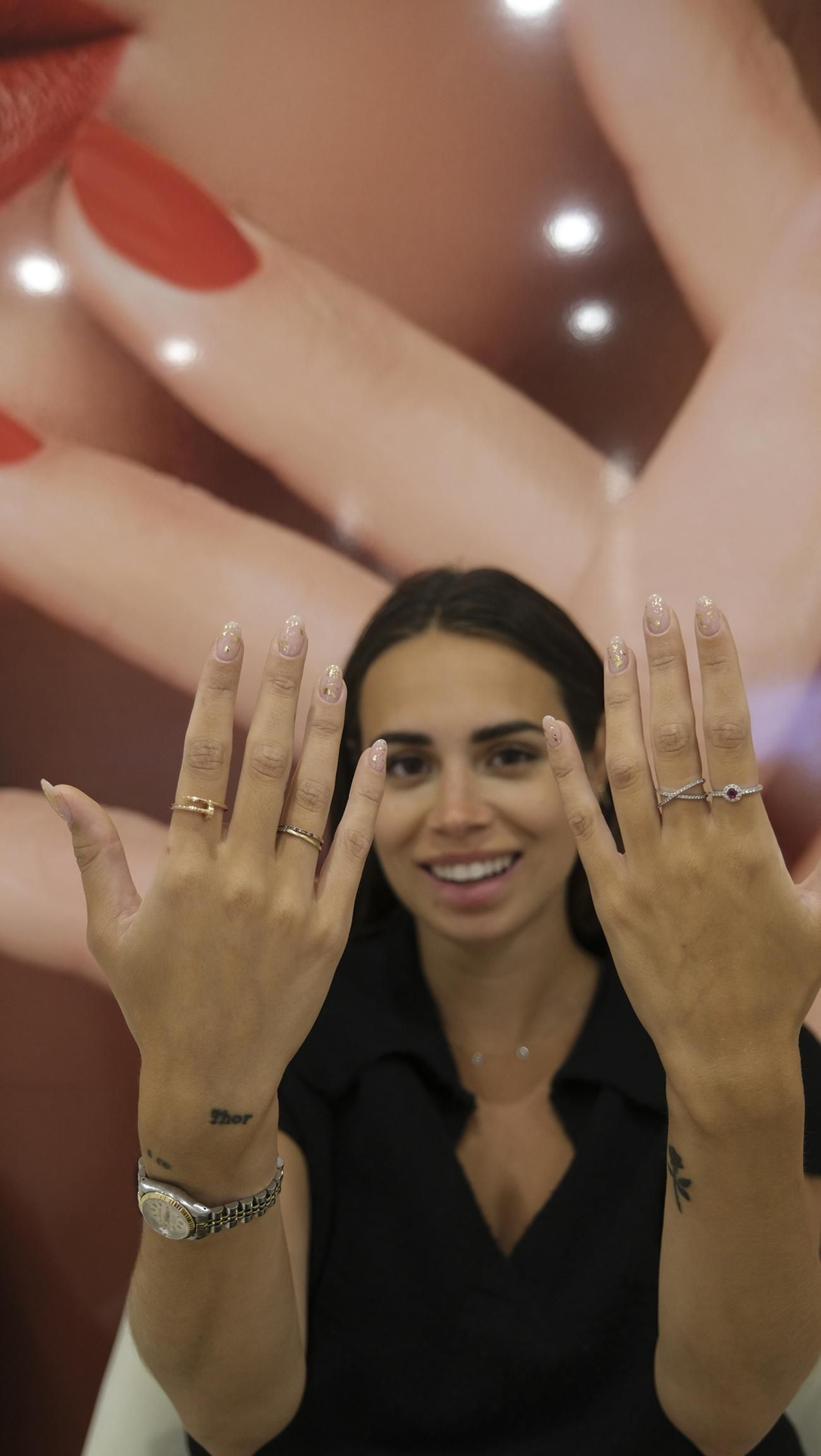 Imágenes de la nueva franquicia de Hello Nails en Almería