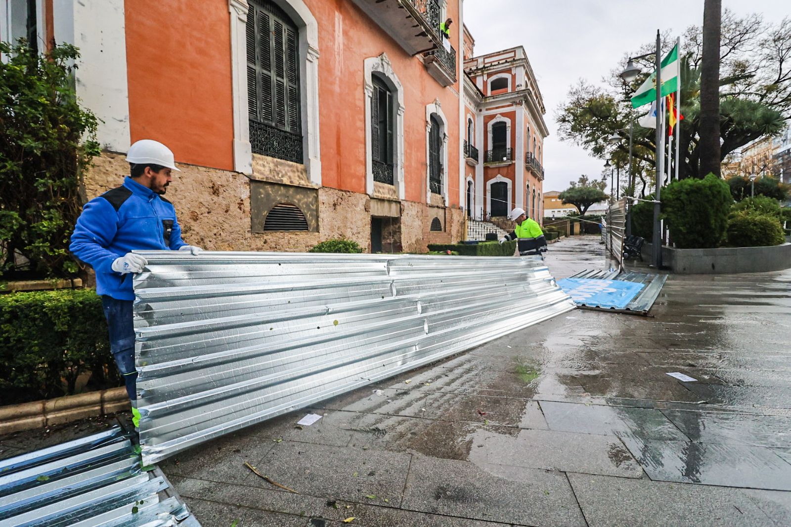 Fotografías de las incidencias de la borrasca Joseph durante la mañana