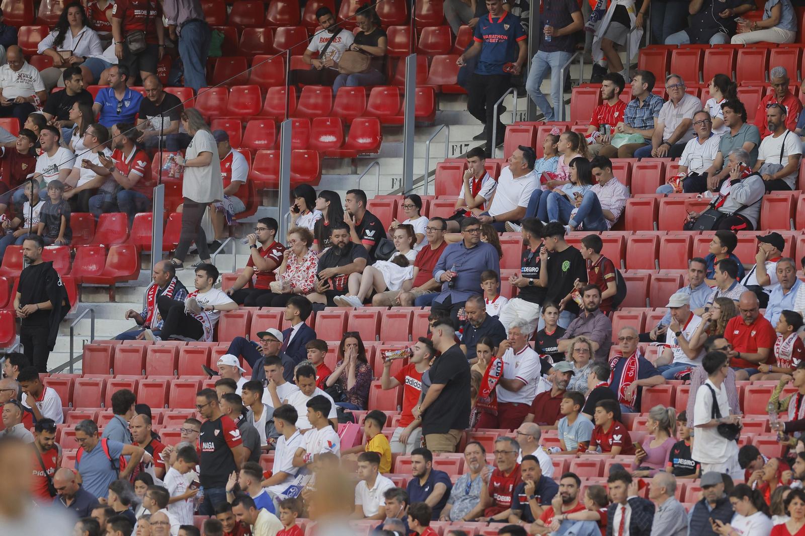 Búscate en las fotos del Sevilla -Villarreal