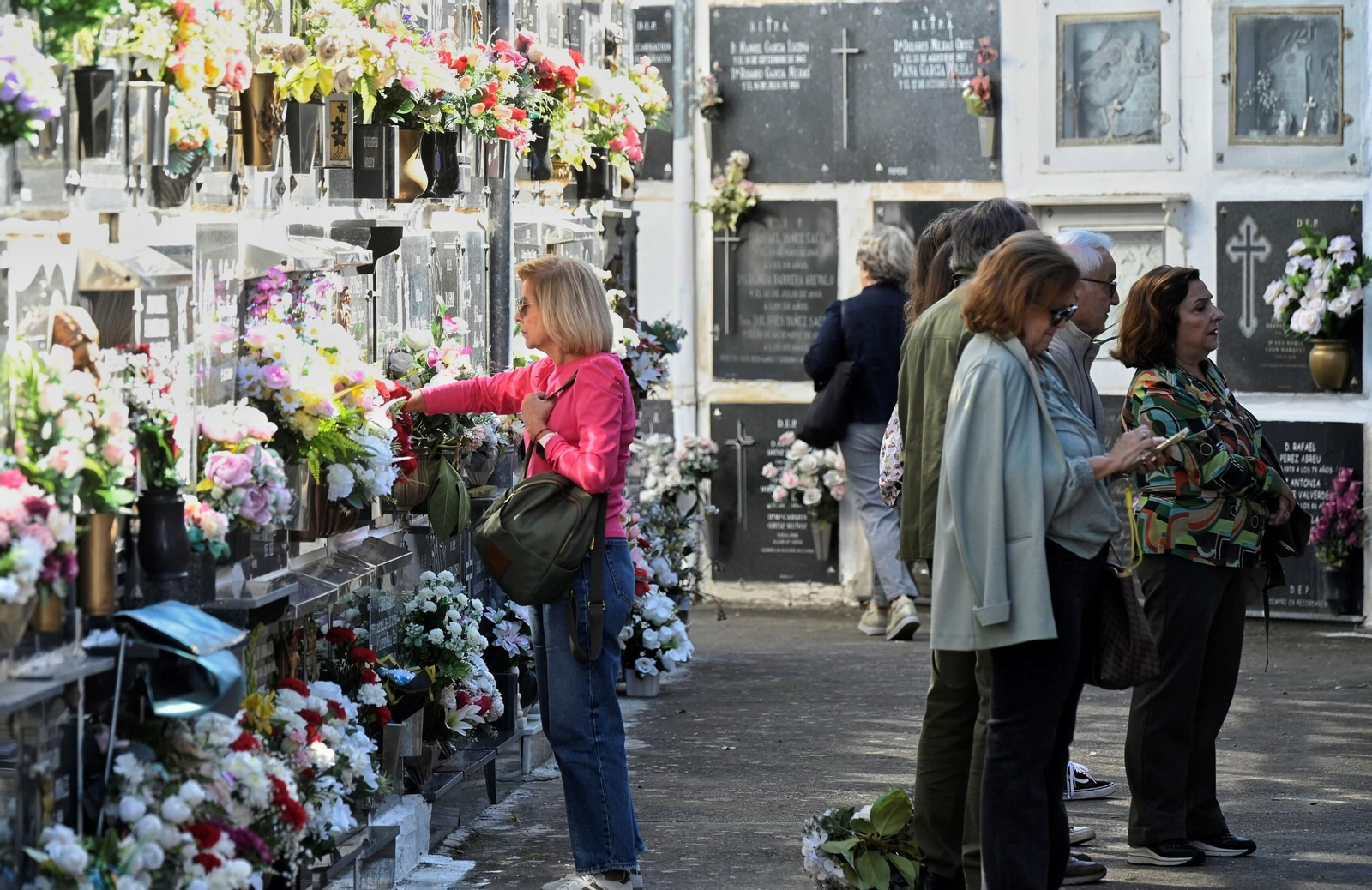 Las imágenes del Día de los Santos en los cementerios de Córdoba