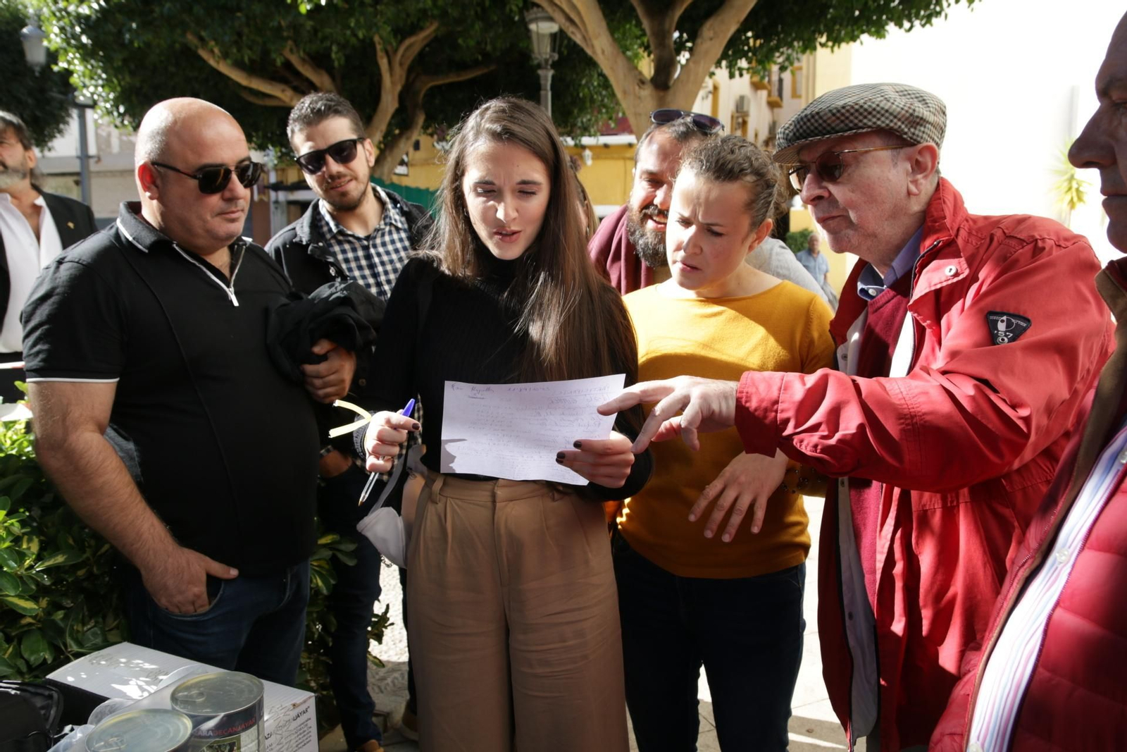 Las imágenes del concurso de lanzamiento de hueso de aceituna de Canjáyar