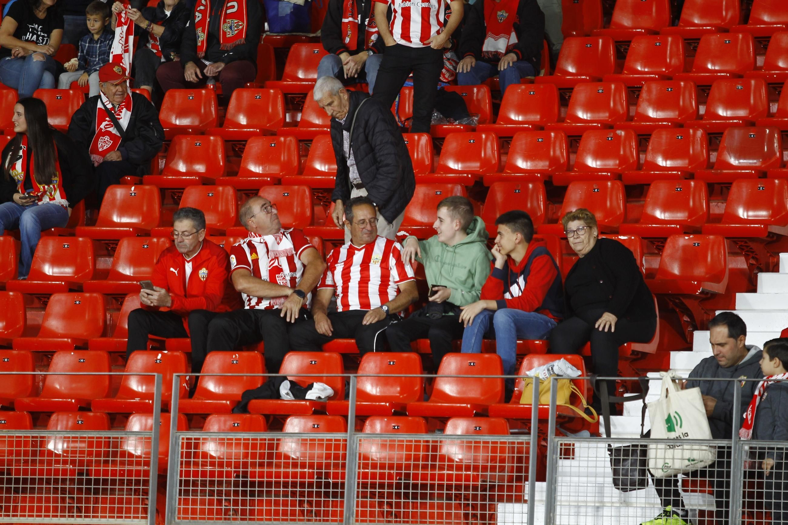 Búscate en las fotos de público del partido U.D. Almería-Deportivo de La Coruña