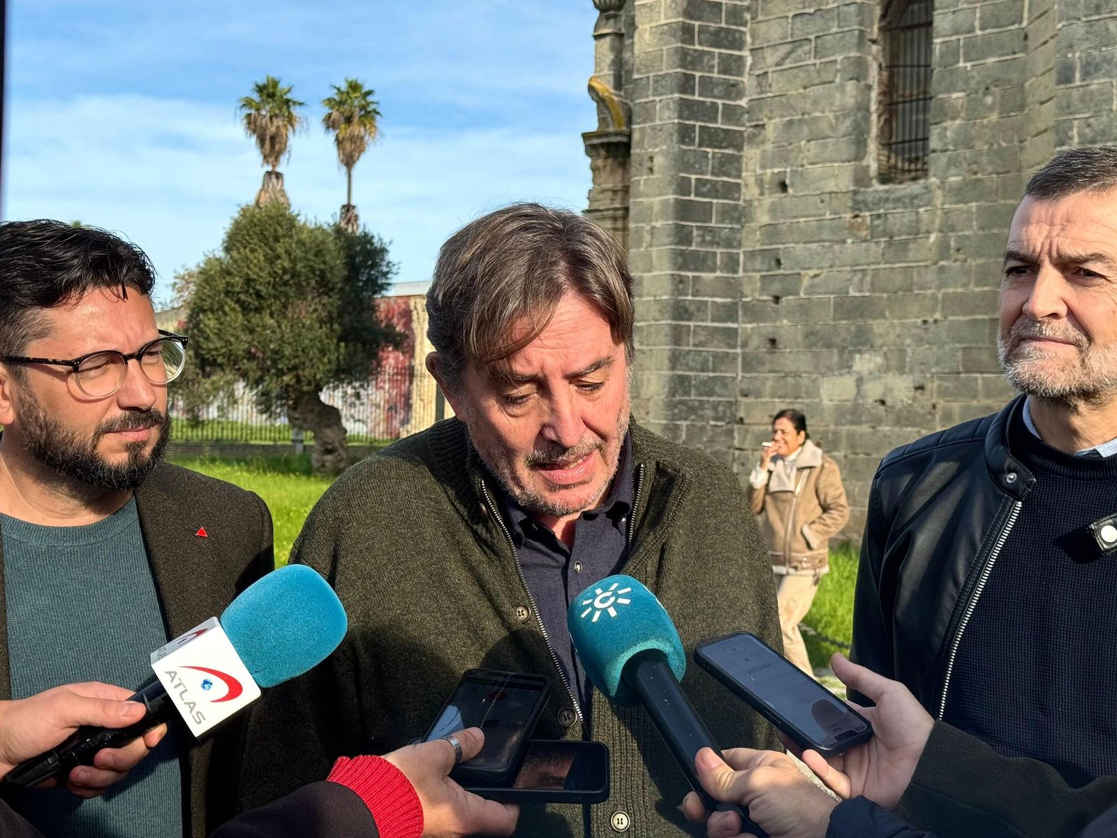 García Montero atiende a los medios este domingo en El Puerto