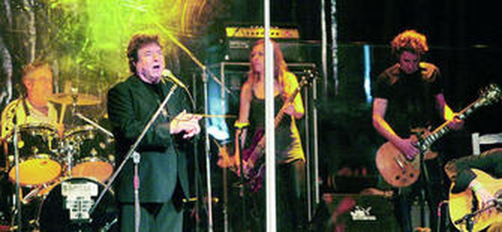 Enrique Morente, con Lorena Enjuto, bajista de Lagartija Nick.