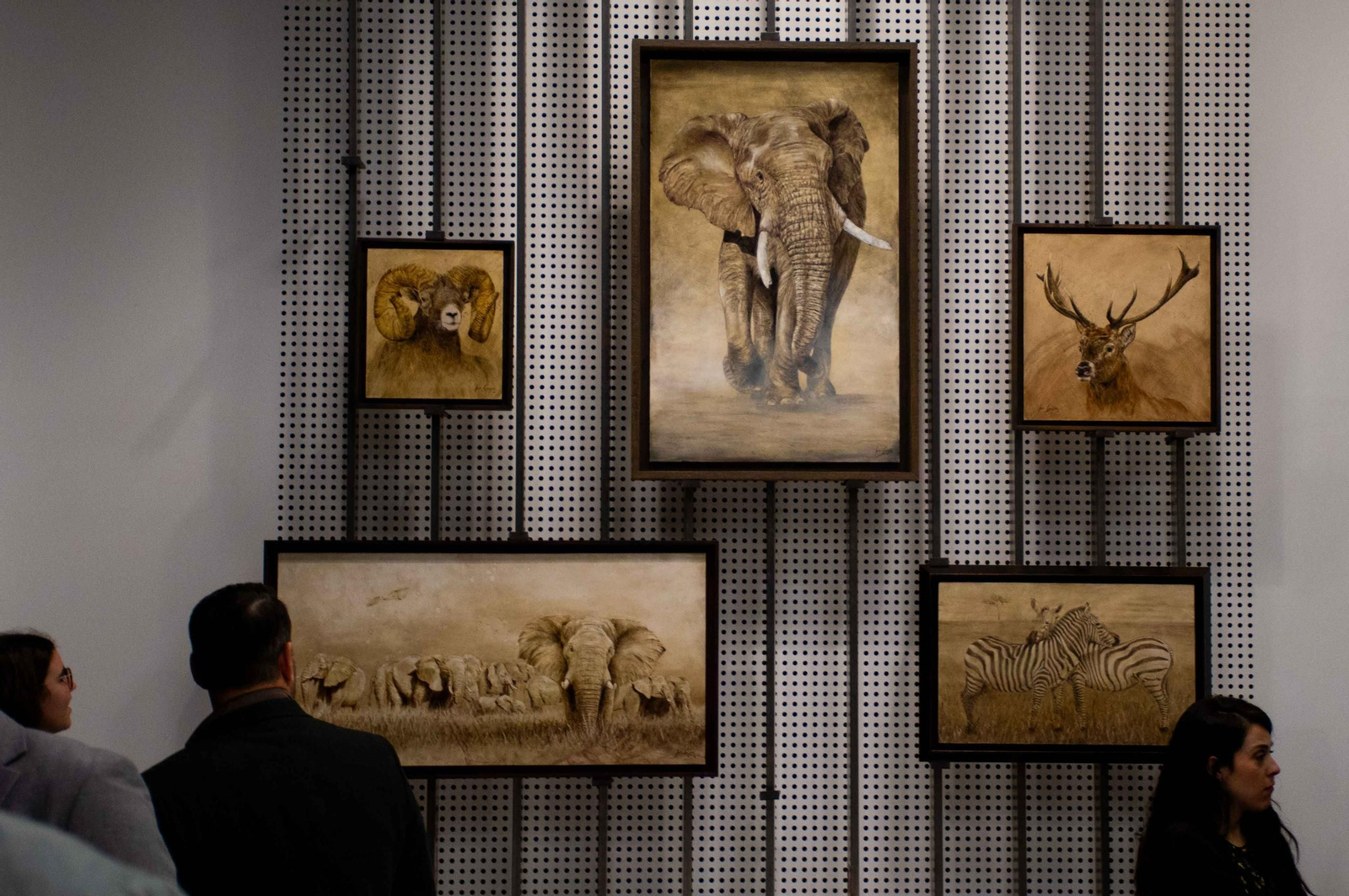 En imágenes, la pintora Inma Campos muestra su lado más "salvaje" en el centro de Córdoba