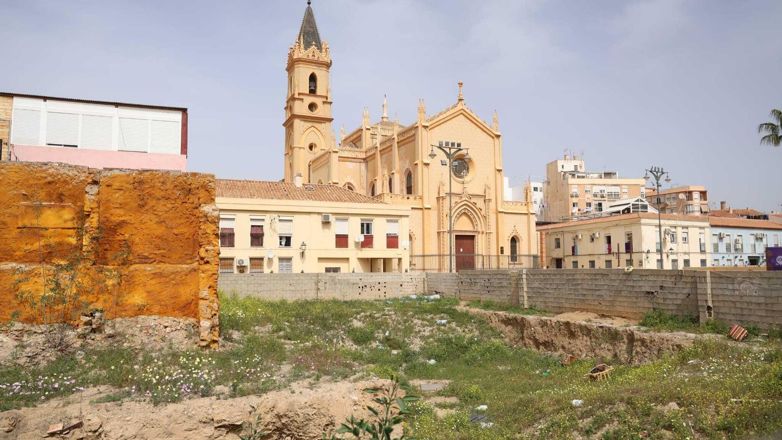 Parcela en la que se construirá la nueva casa de hermandad de El Cautivo.