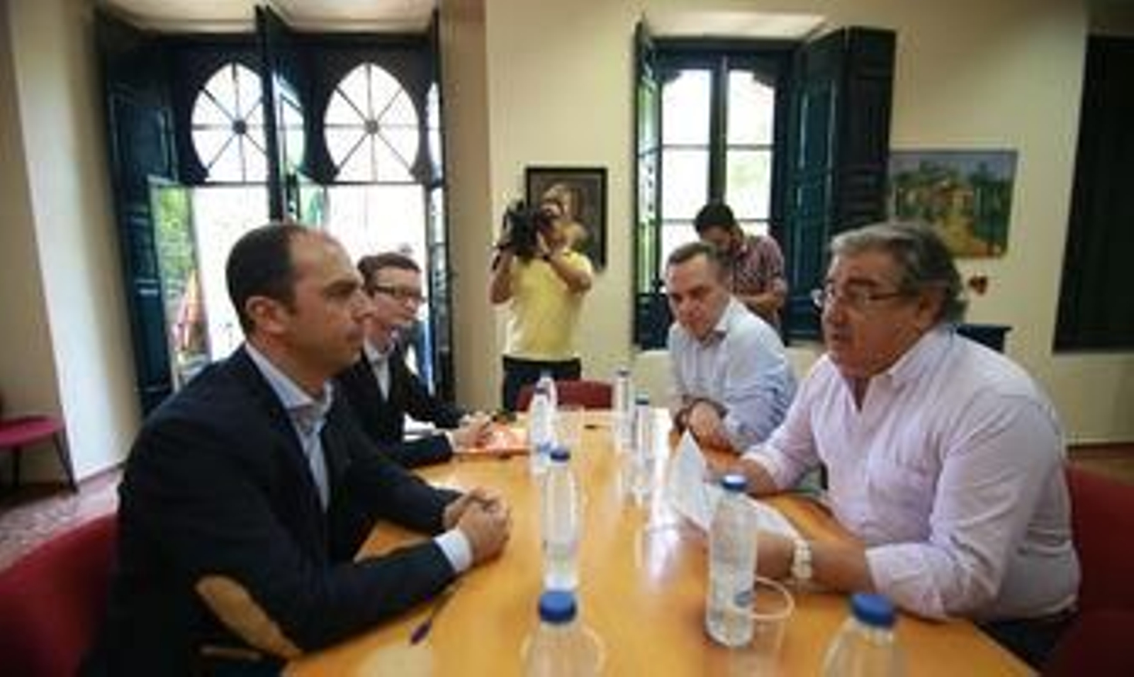 Zoido apela a los partidos a votar a su candidato en la investidura