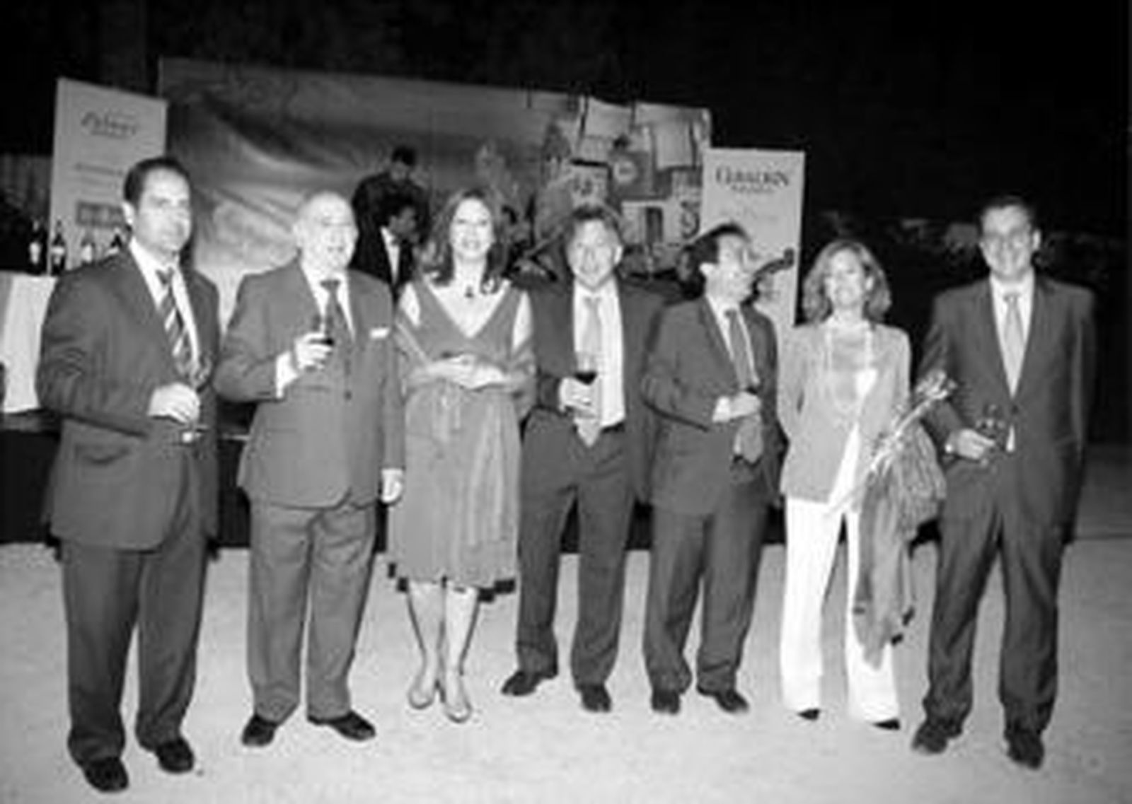 El director general de Barbadillo, Manuel Valdecantos (tercero por la derecha), junto a demás directivos.
