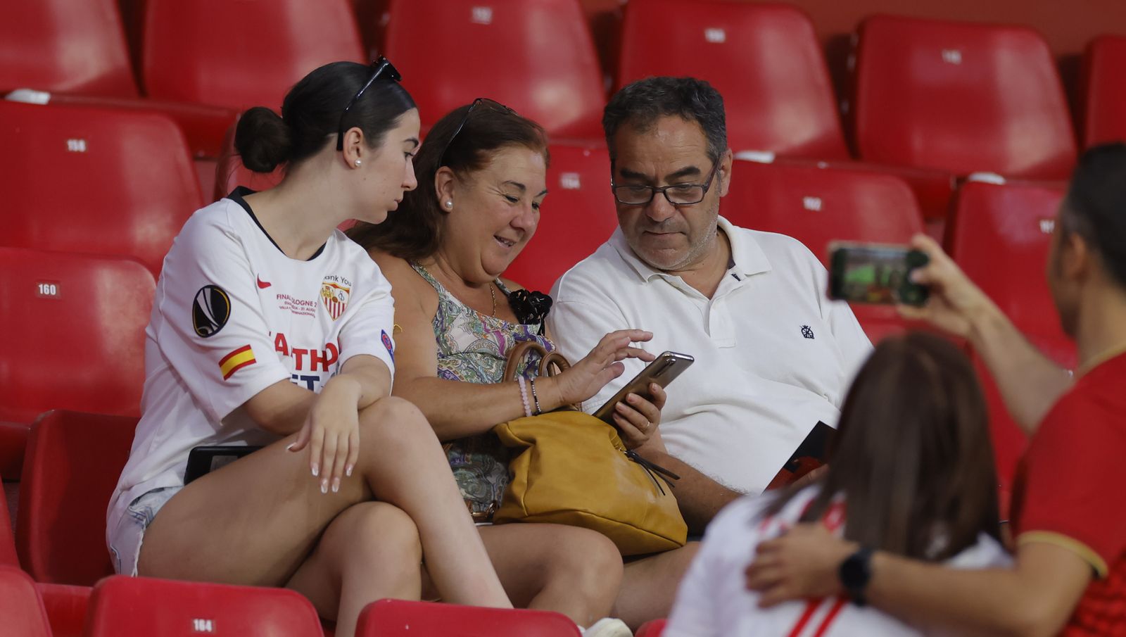 Búscate en las fotos del Sevilla fc-Girona