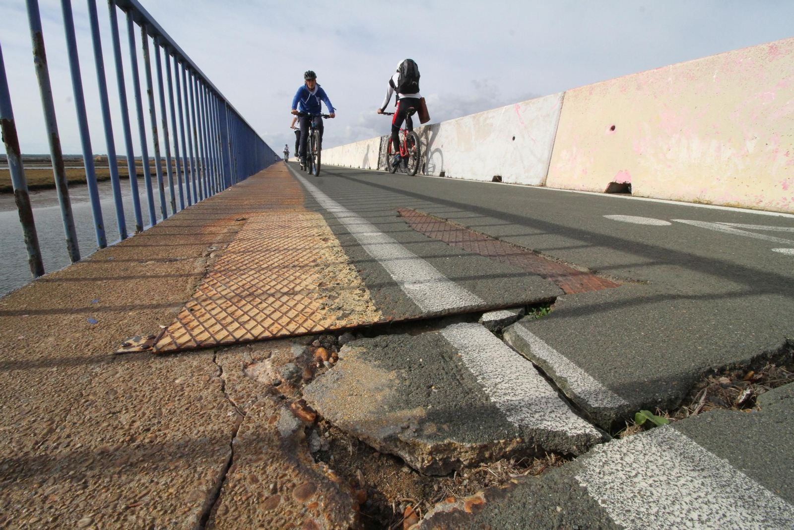 Imágenes del mal estado del puente Sifón.