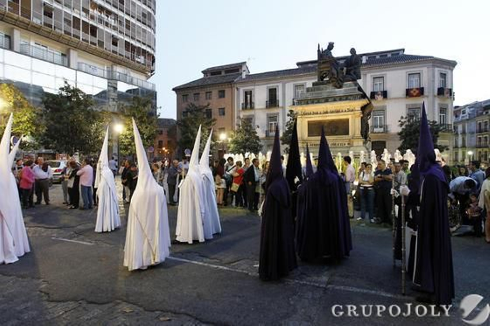 El Santo Entierro

Foto: Rivas/ Villoslada