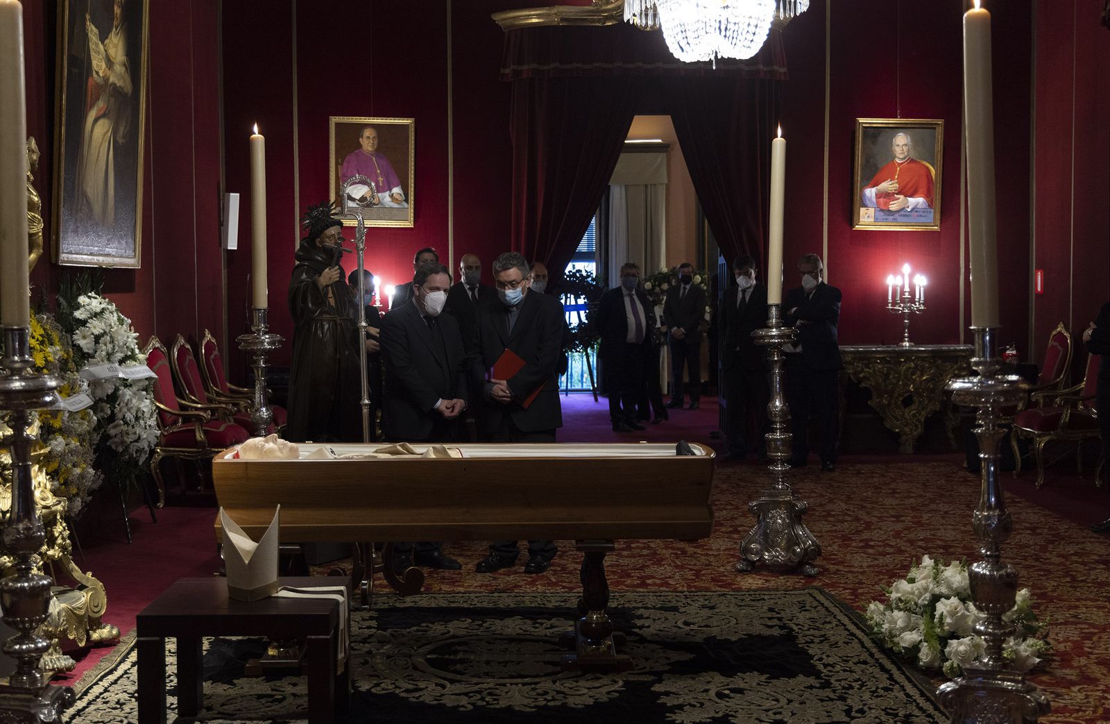 El velatorio del cardenal Carlos Amigo en el Palacio Arzobispal, todas las imágenes