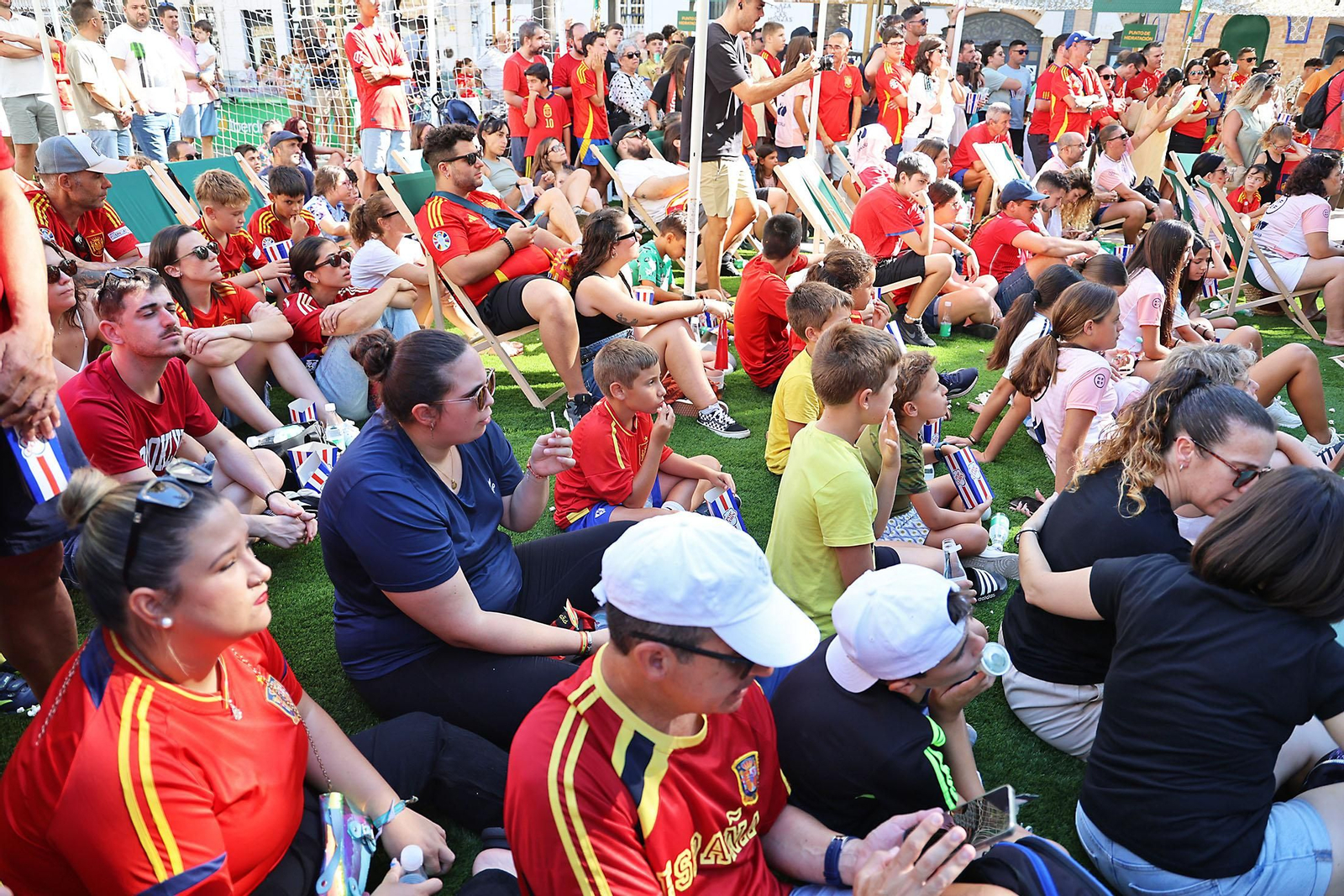 Imágenes de la Fan zone en Huelva de la Final de la Eurocopa entre Inglaterra y España Imágenes de la Fan zone en Huelva de la Final de la Eurocopa entre Inglaterra y España