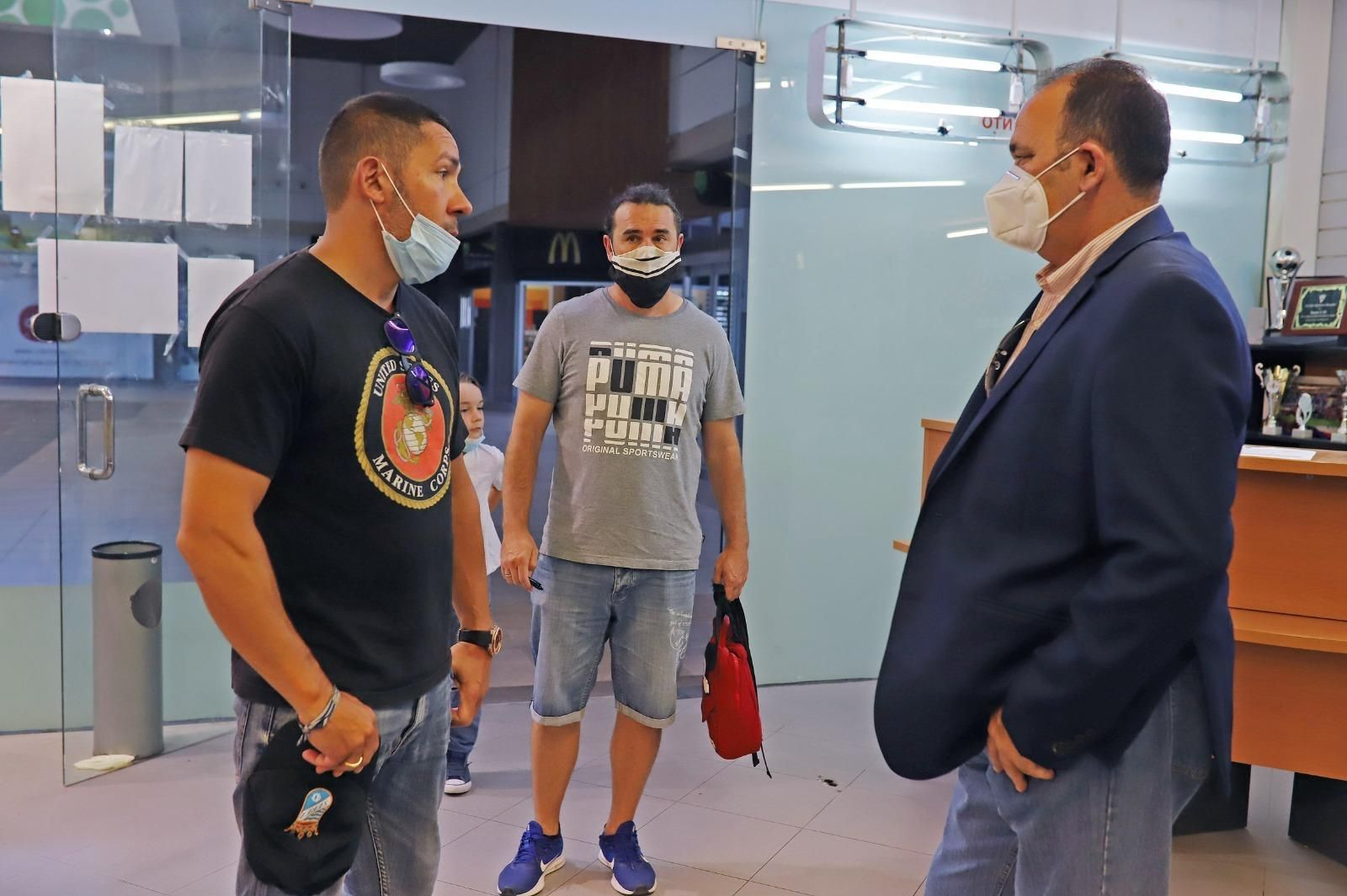 Vicente Vargas se despidió acompañado del cuerpo técnico actual.