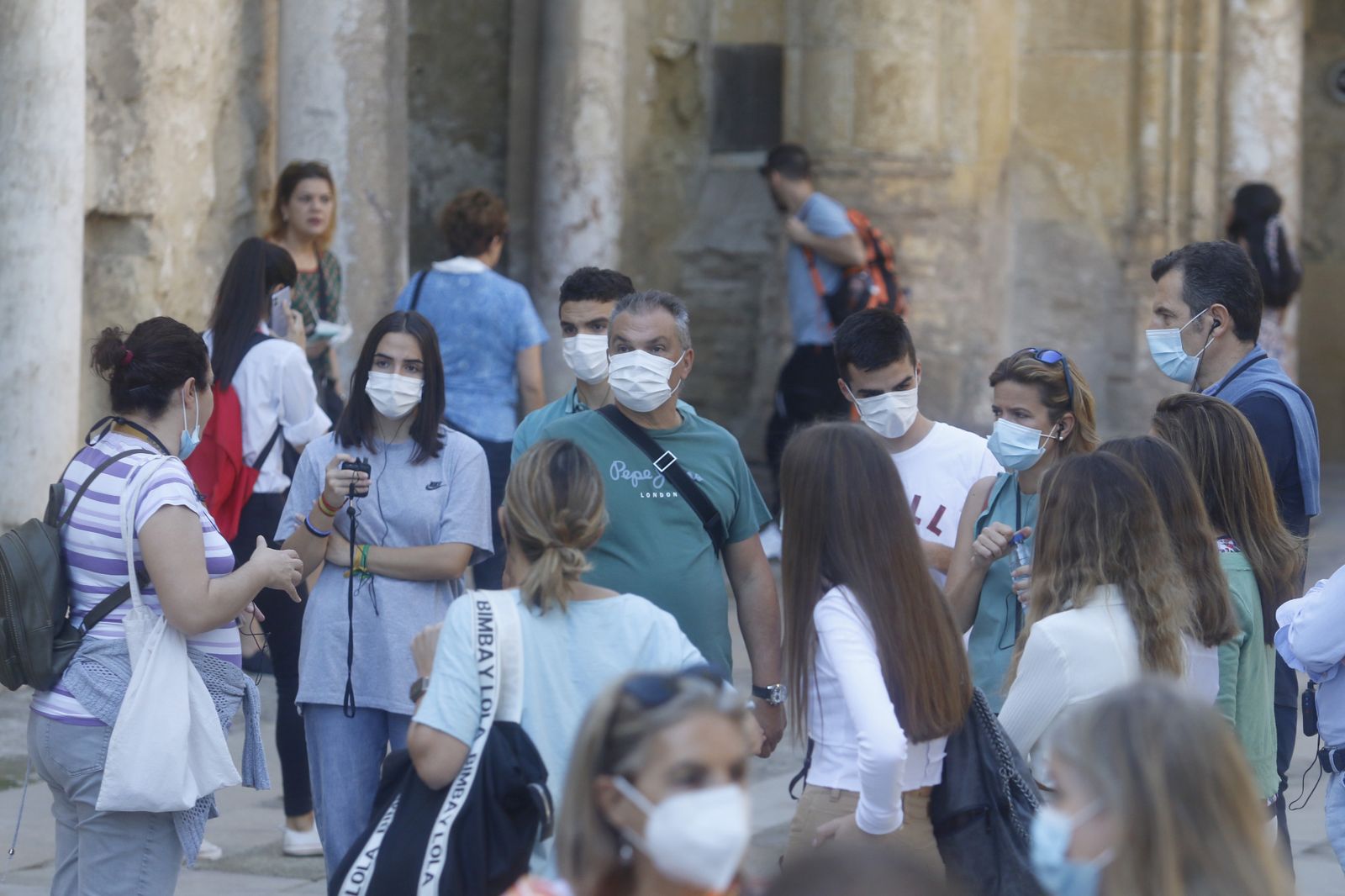 Lleno al completo en Córdoba en el puente del Pilar