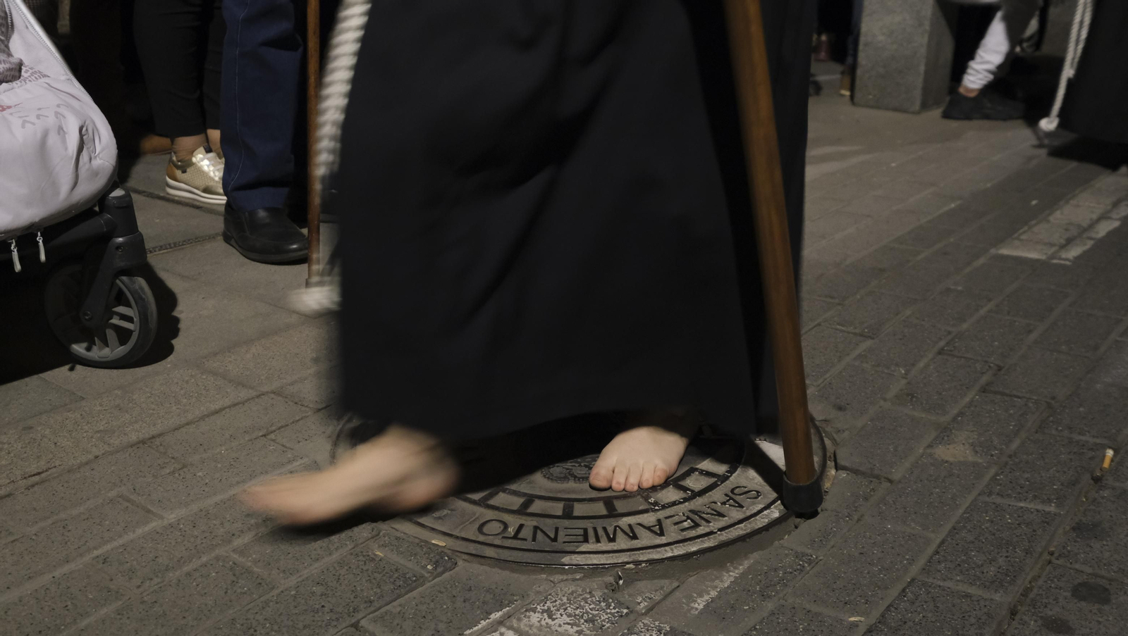Procesión del Perdón en Almería, en imágenes