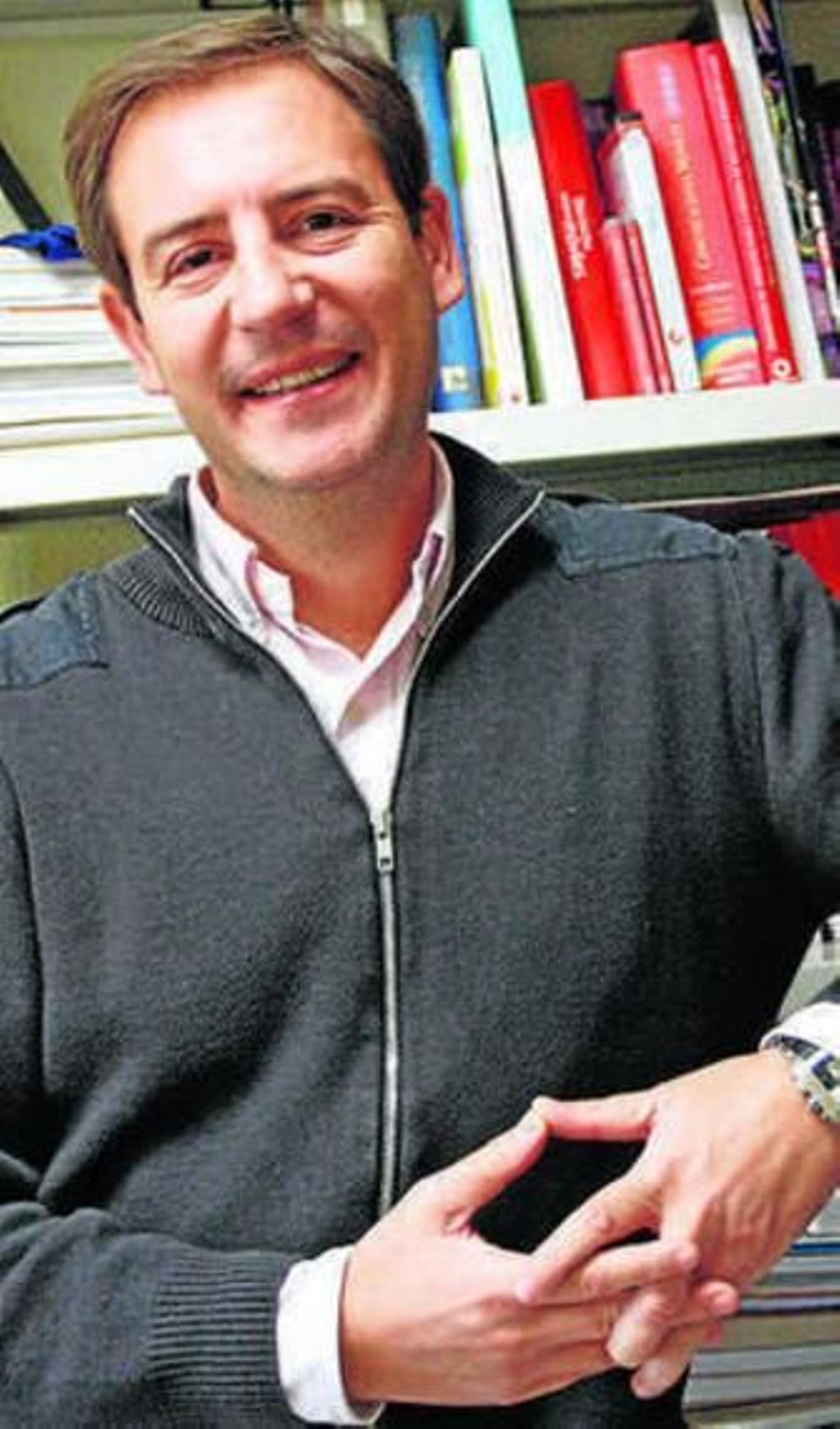 Alejandro Carballar en su despacho de la Escuela de Ingeniería.