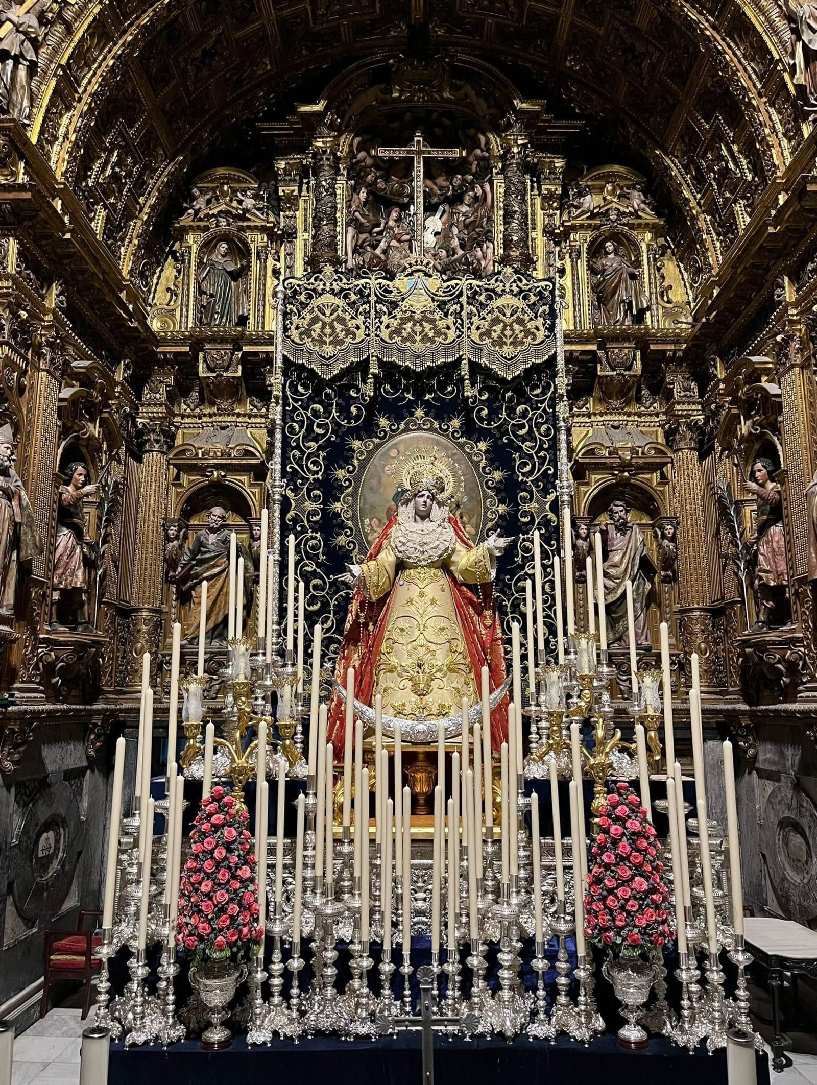 Altar de cultos de la Virgen de la Luz, de la cofradía de Las Aguas. Altar de cultos de la Virgen de la Luz, de la cofradía de Las Aguas.
