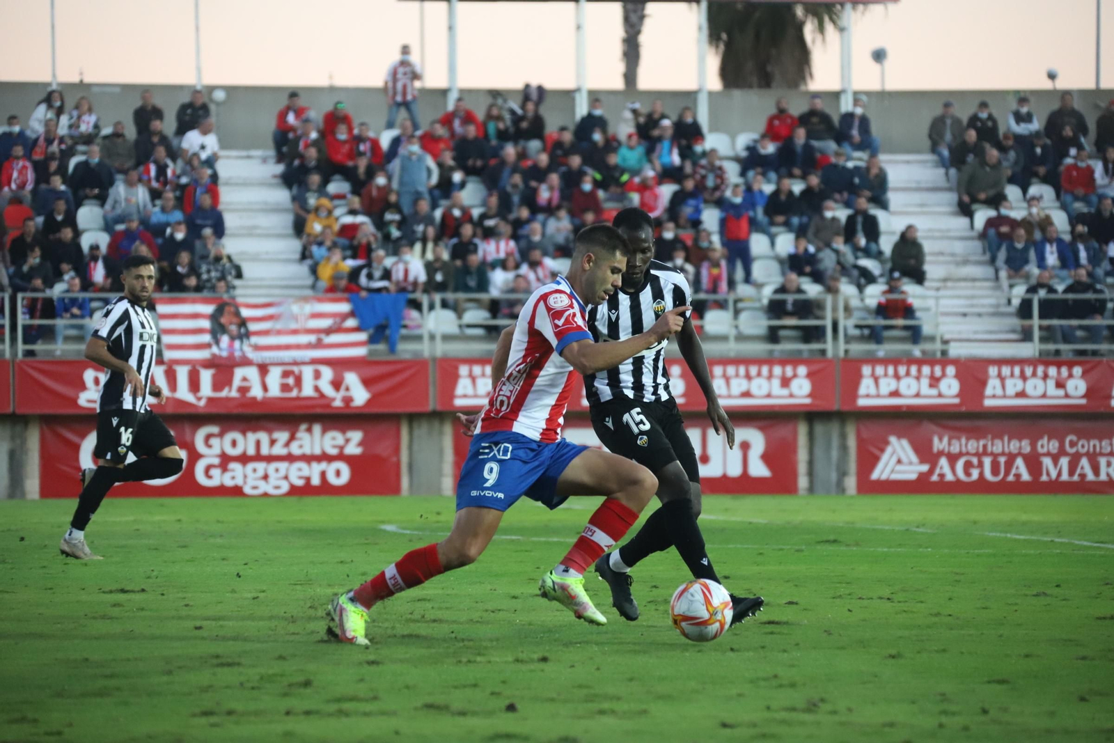 Roni, sancionado para el próximo domingo, ante el Castellón.