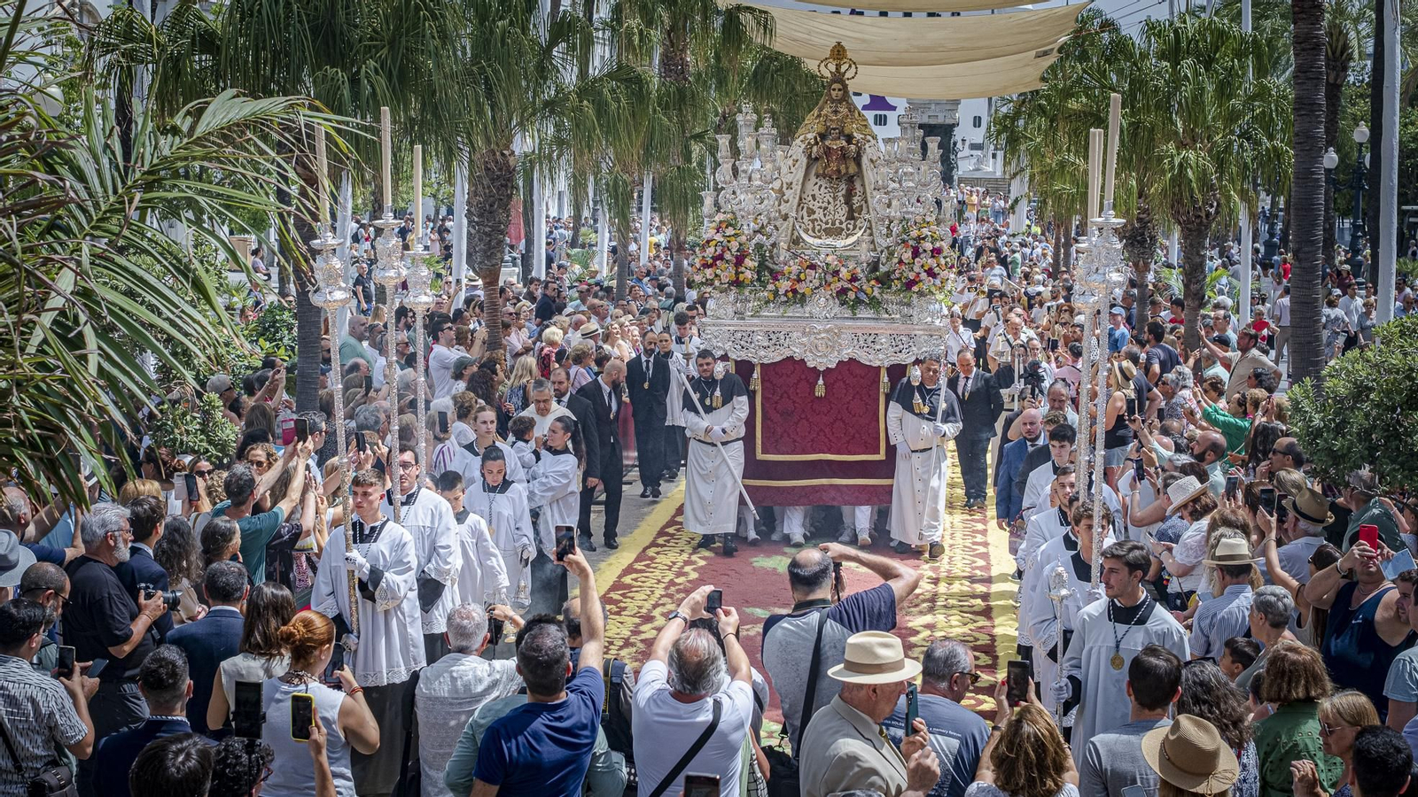 Búscate entre las imágenes del Domingo de Corpus en Cádiz