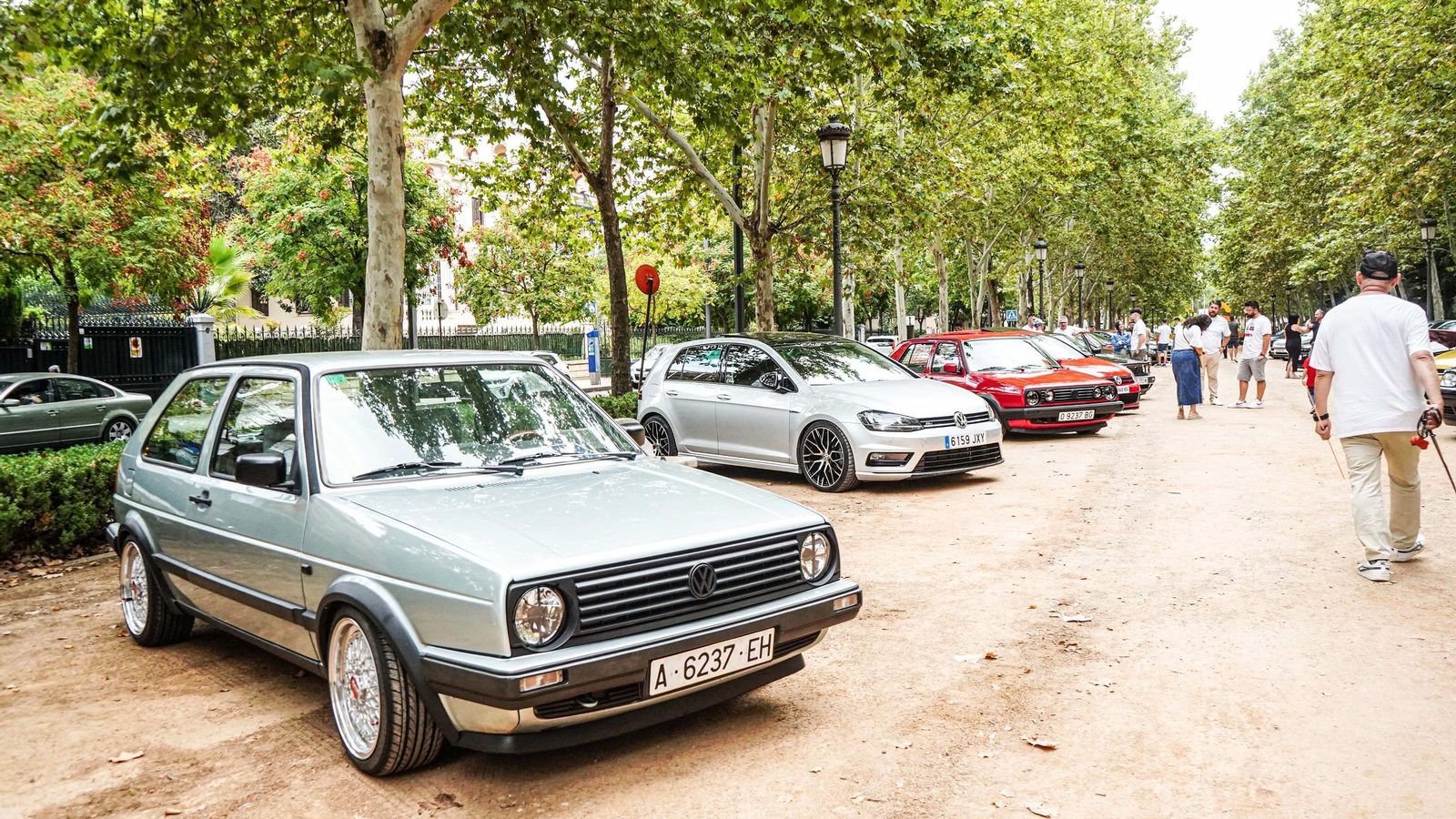 Automóviles Golf de distintos años adornaron el Paseo de la Bomba. Automóviles Golf de distintos años adornaron el Paseo de la Bomba.
