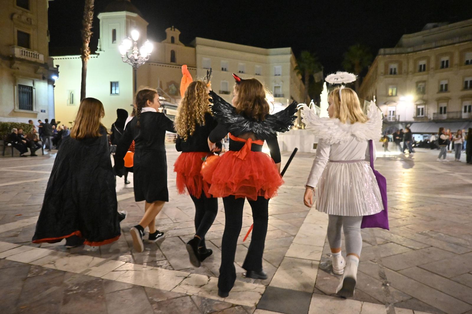 Las mejores fotografías de la noche de Halloween en Huelva