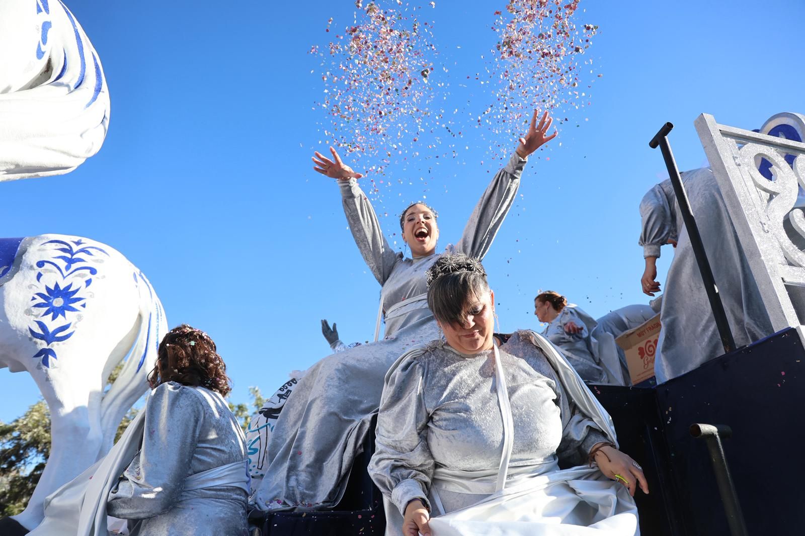 Fotografías de la salida de la Cabalgata de Reyes Magos de Huelva este 2026 por las calles de la ciudad