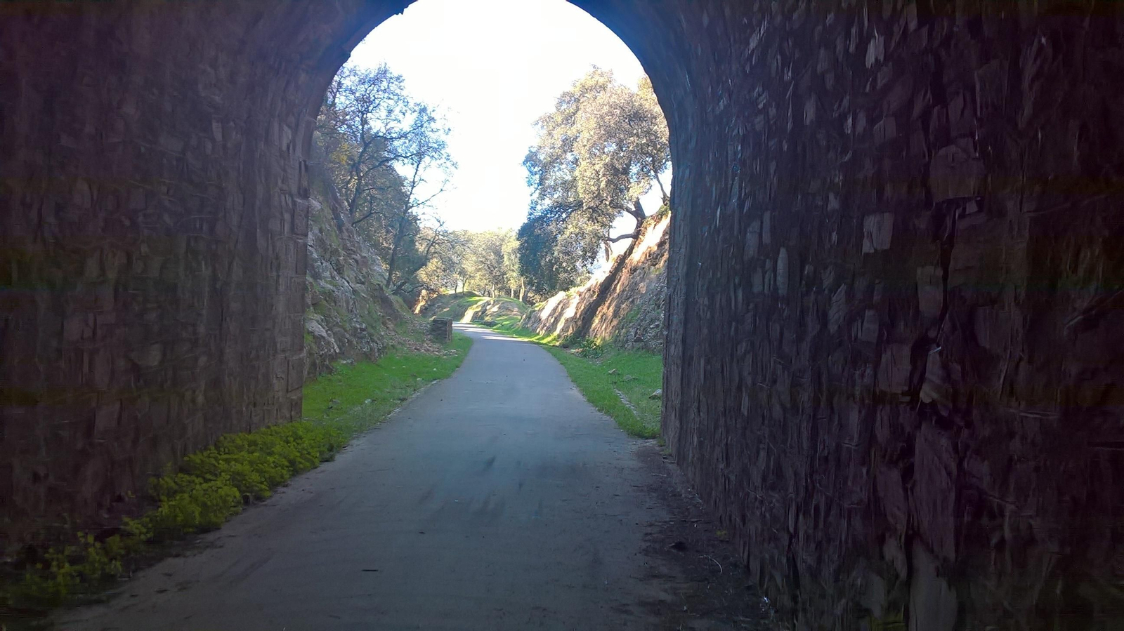 Siguiendo la antigua vía del tren en la Sierra Norte