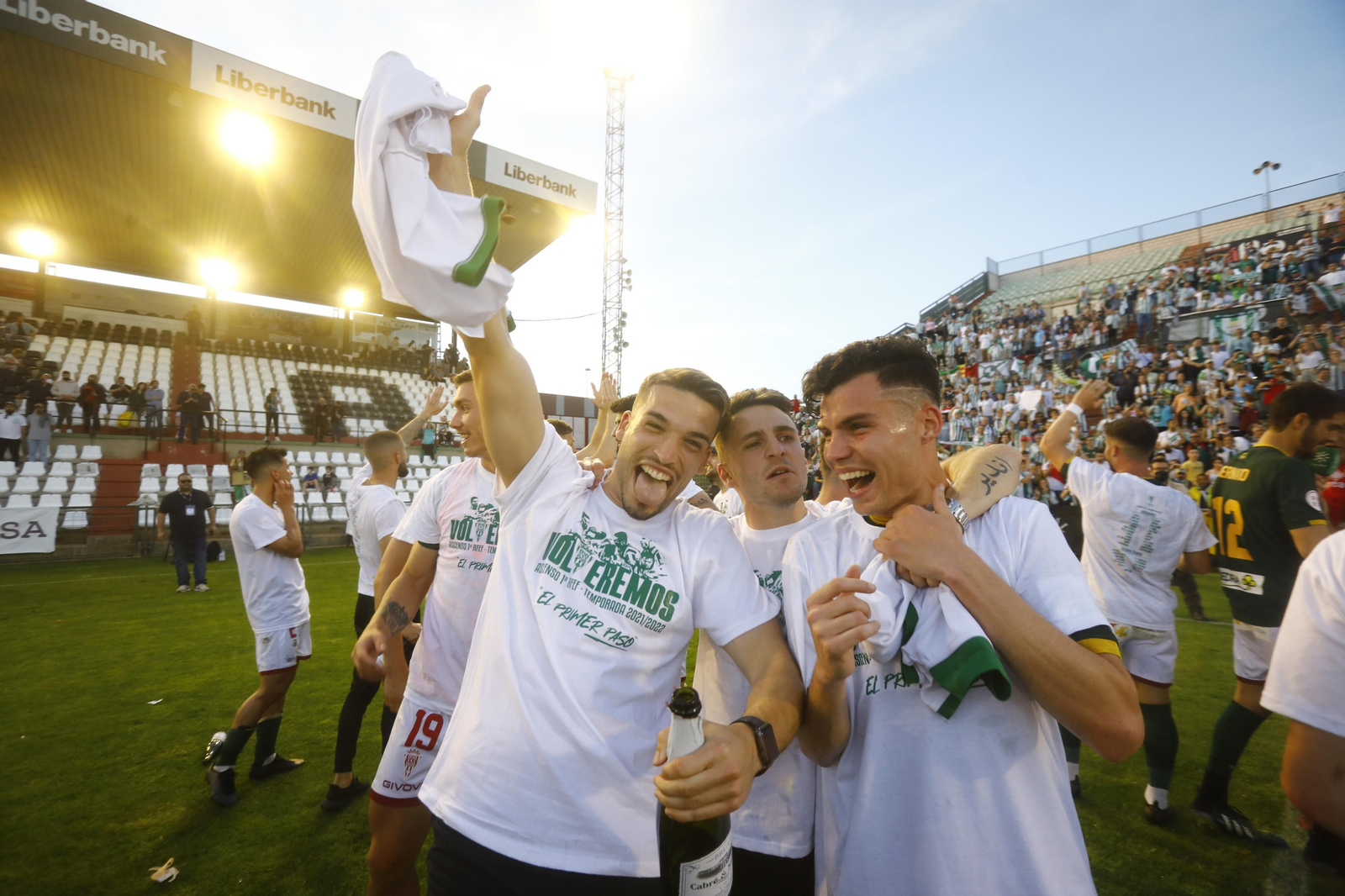 Las imágenes de la fiesta del ascenso del Córdoba CF en Mérida