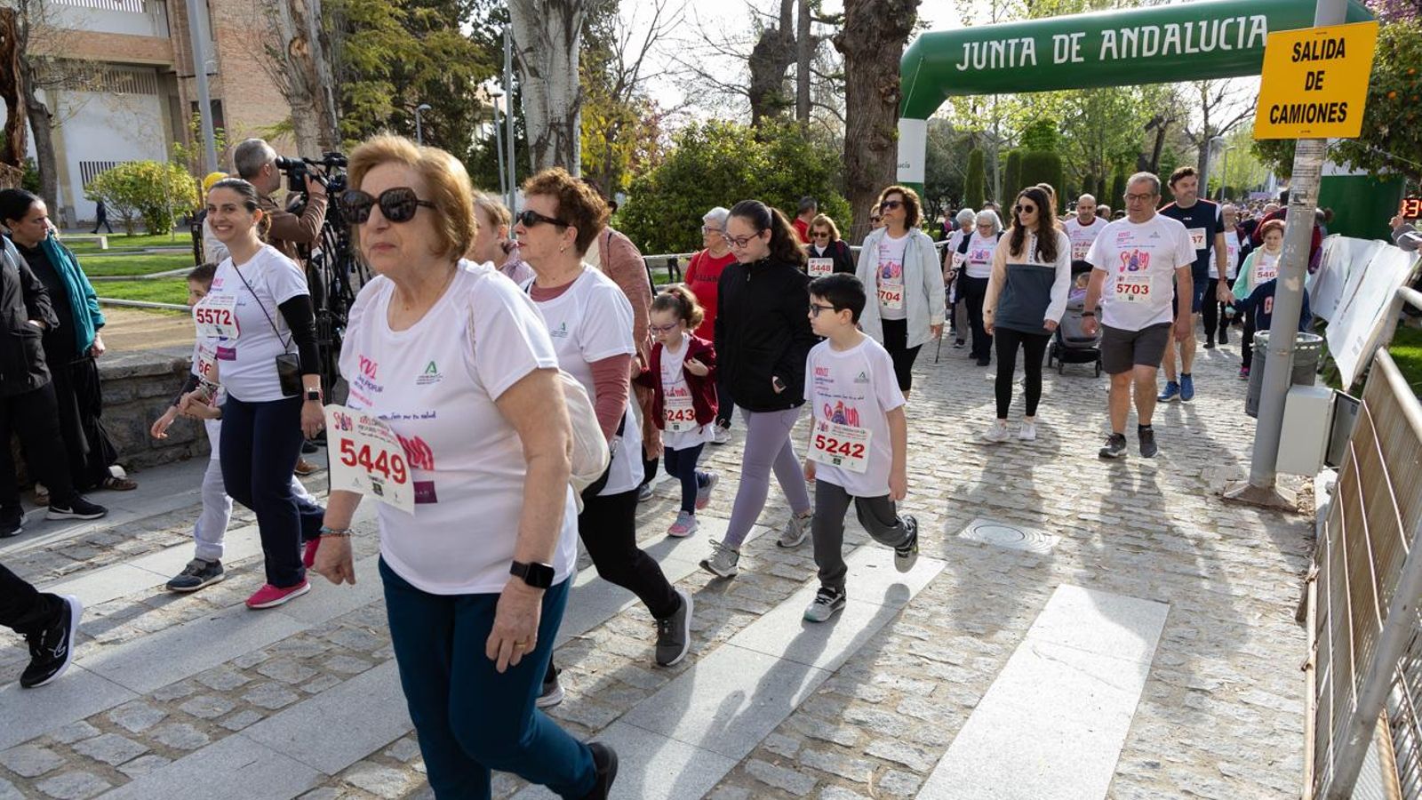 Más de 2.100 participantes corren para promover la salud en Jaén, en imágenes (1)