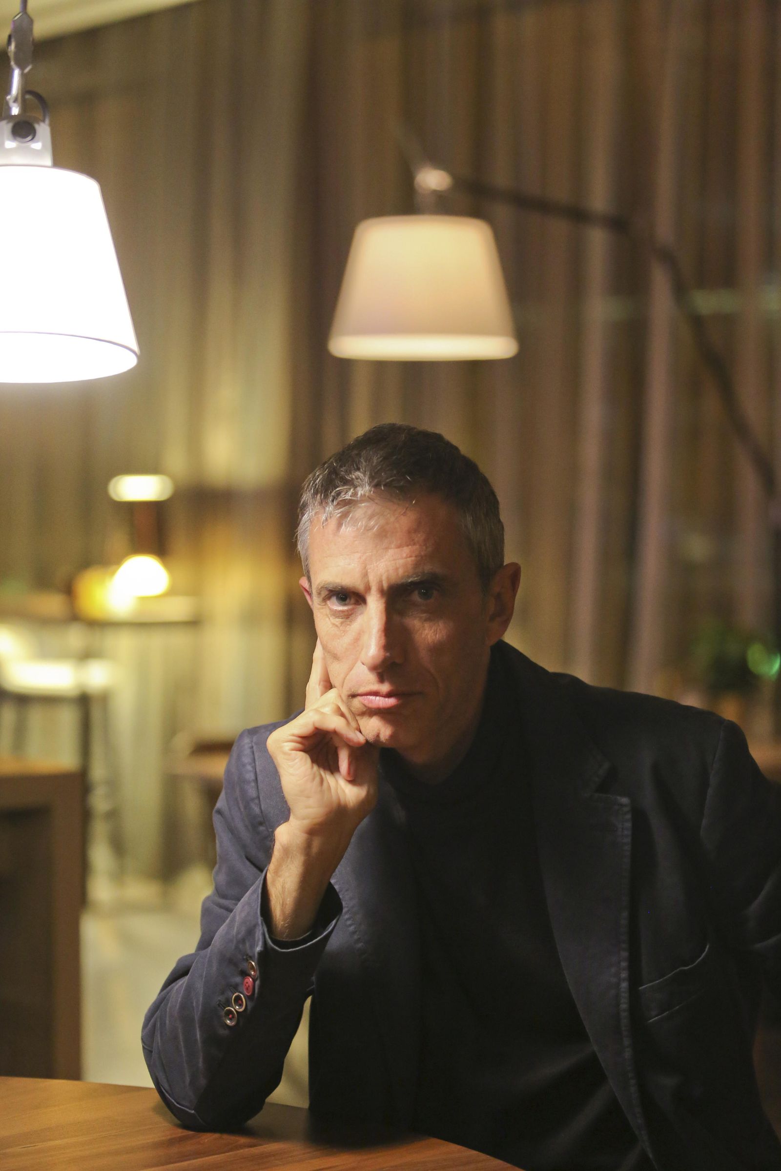 "El mundo no está hecho de cosas,     sino de relaciones"