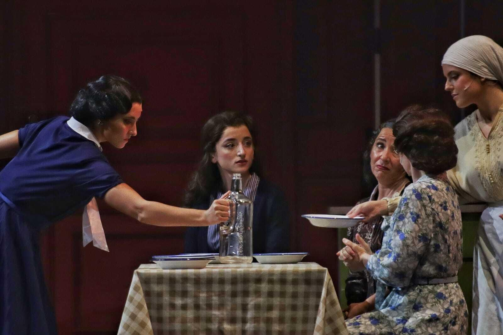 El musical 'El tiempo entre costuras', en el Teatro Cervantes hasta 10 de septiembre, en imágenes