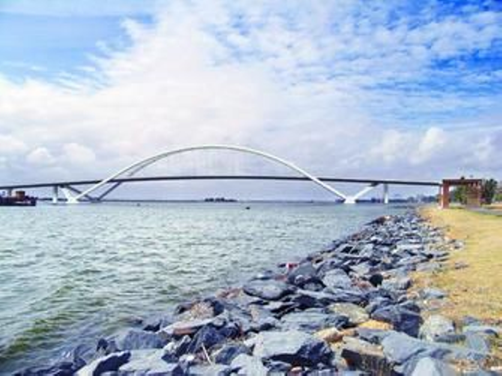 Maqueta del nuevo puente a Punta Umbría, una obra que posibilitará la Ley 1/2008.