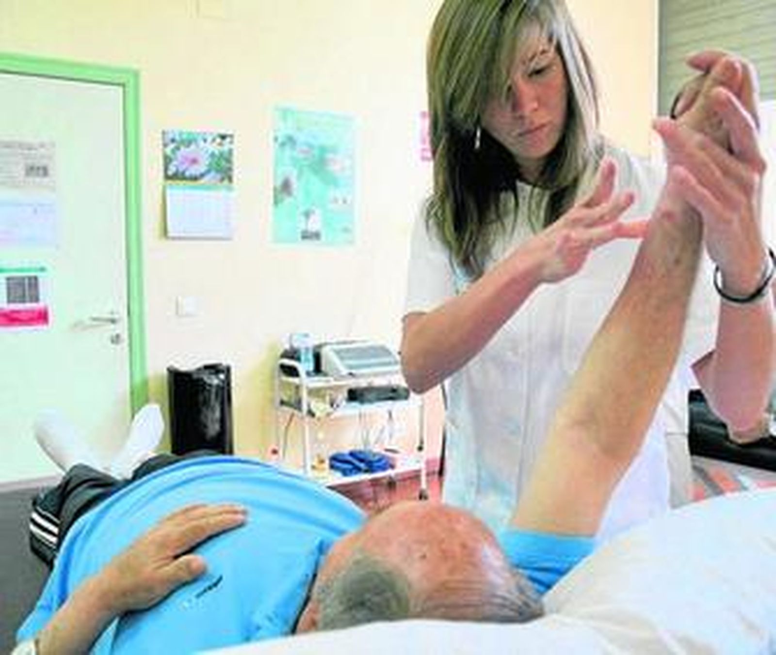 La fisioterapia también ayuda a mejorar algunos síntomas de la enfermedad.