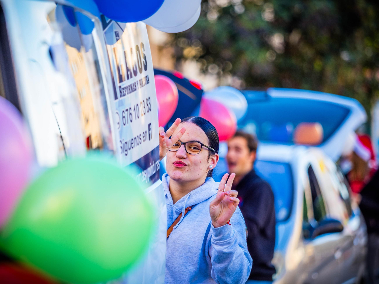 La Caravana Solidaria recoge cientos de regalos para echar una mano a los Reyes Magos en San Fernando