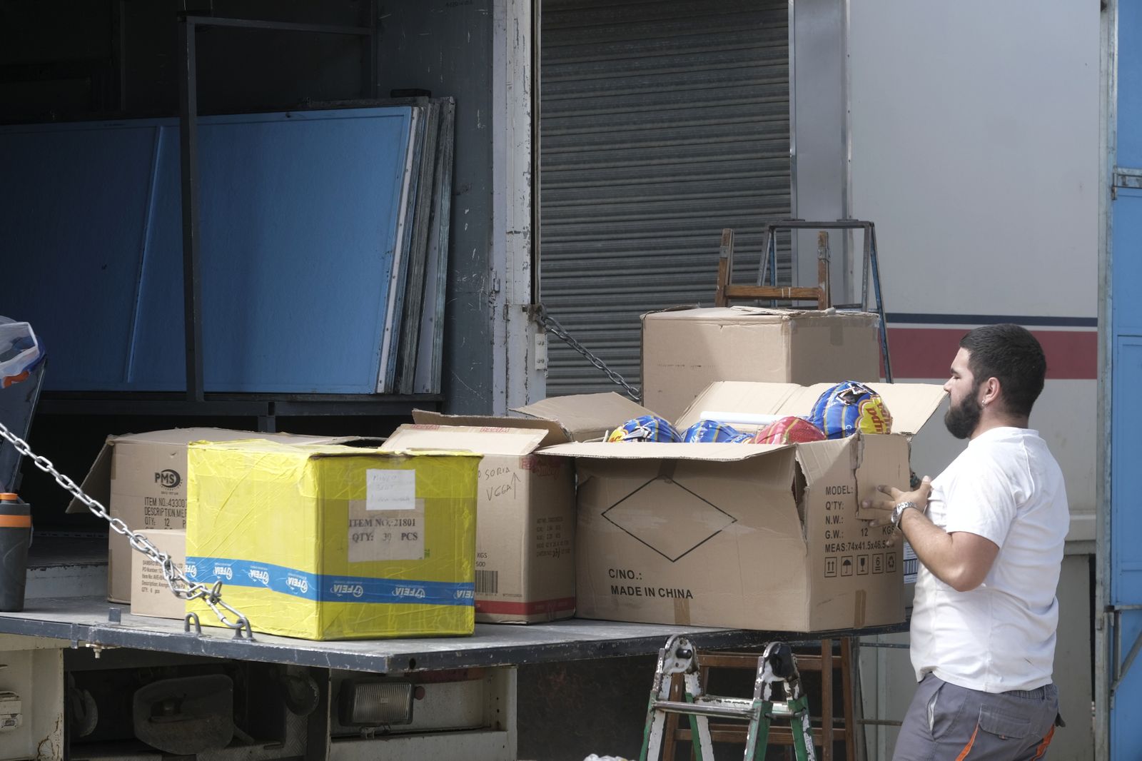 Adiós a la  Feria de Córdoba: El desmontaje de las casetas y las atracciones, en imágenes