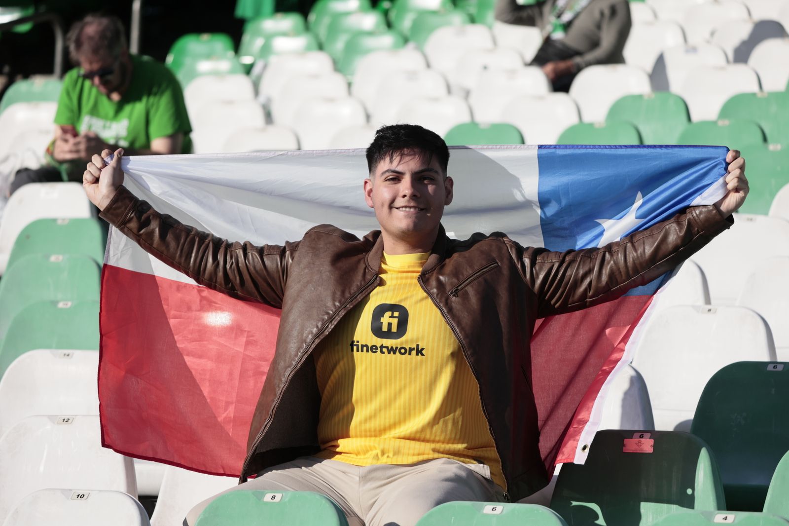 Buscáte en las gradas del Villamarín