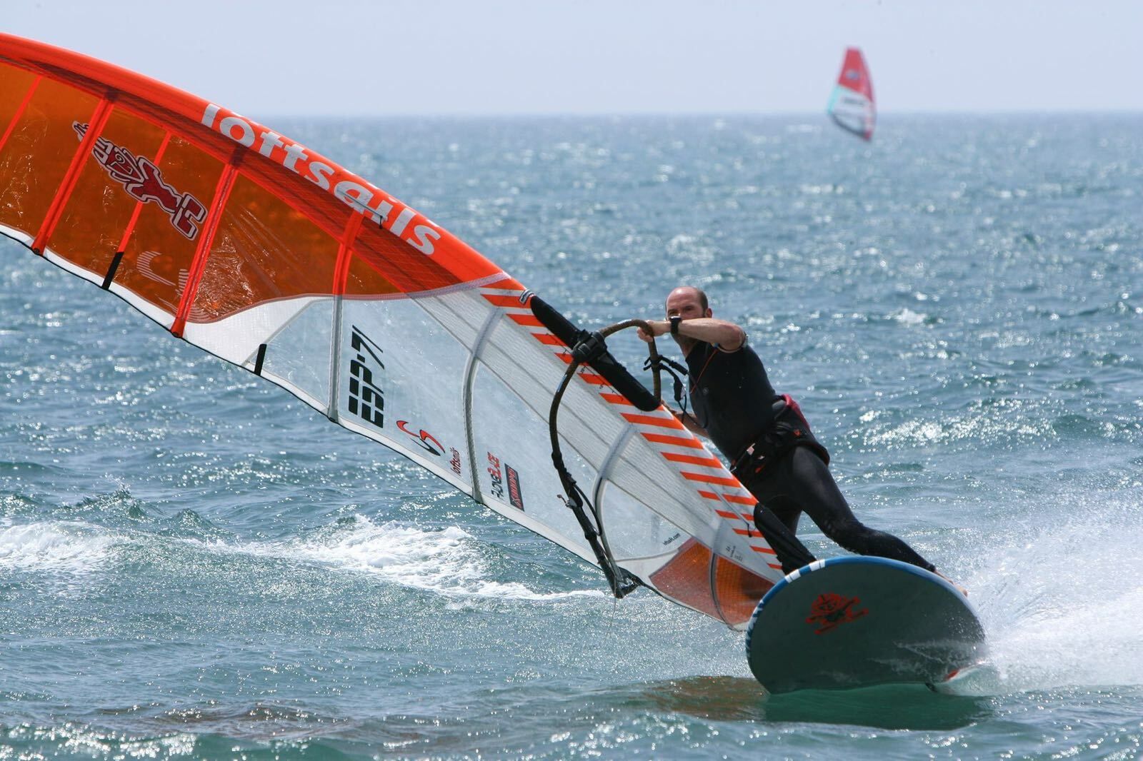 Fernando Martínez del Cerro, en plena maniobra con su tabla.