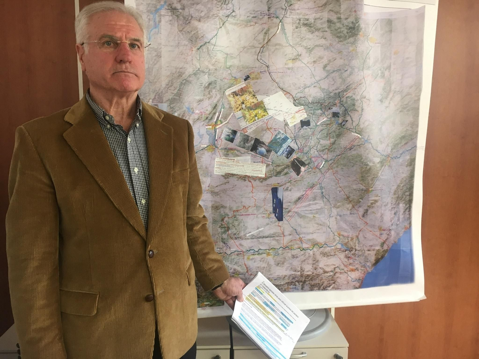 El técnico José Luis Rey explica la situación hídrica de la provincia de Almería en las instalaciones de Diario de Almería.