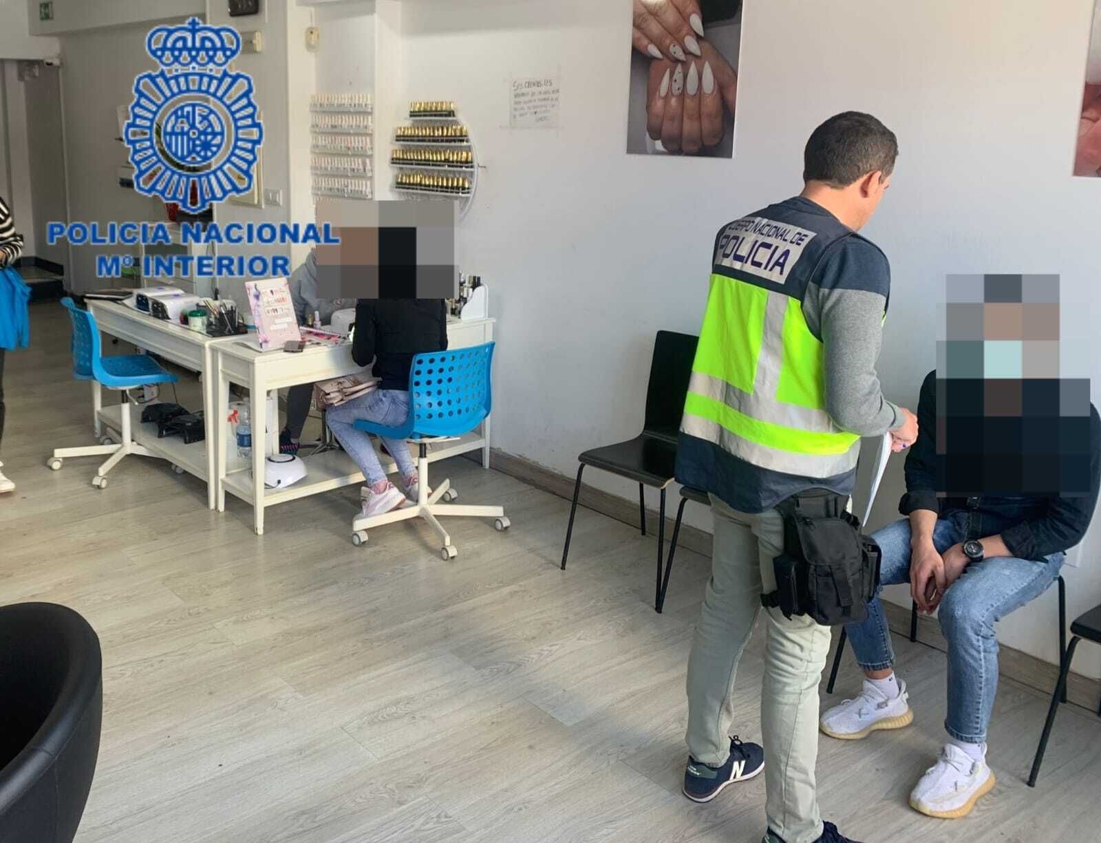 Uno de los locales registrados por la Policía en la Operación Esmalte