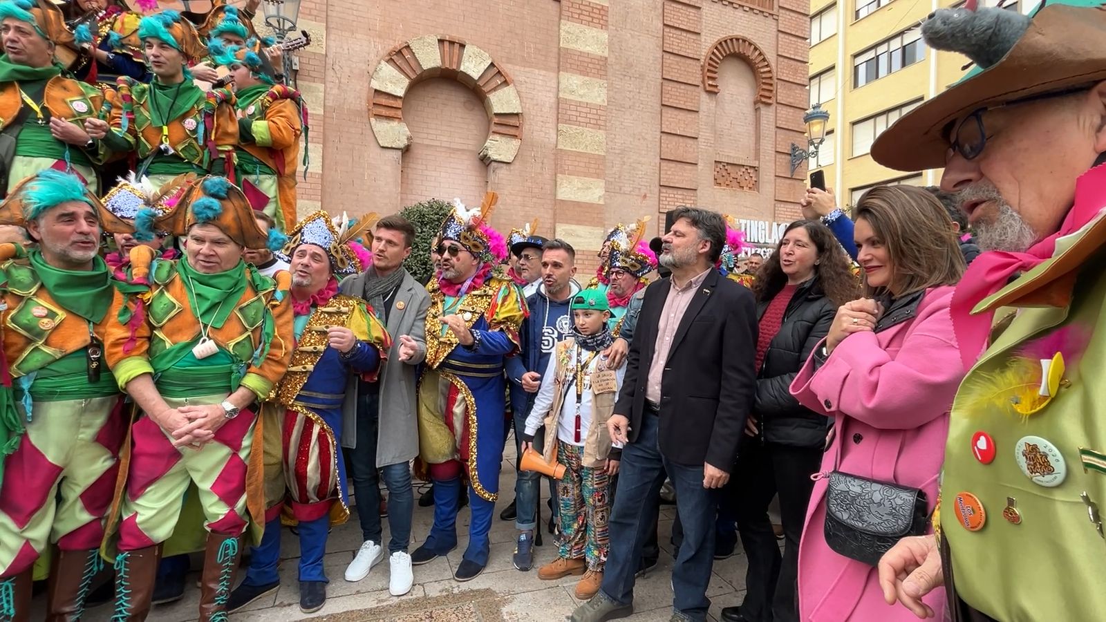 El coro de Julio Pardo canta el tango de 'Los taberneros del puerto'