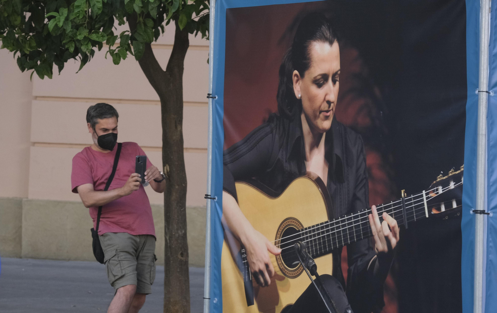 La exposición inaugural del Festival de la Guitarra de Córdoba, en imágenes